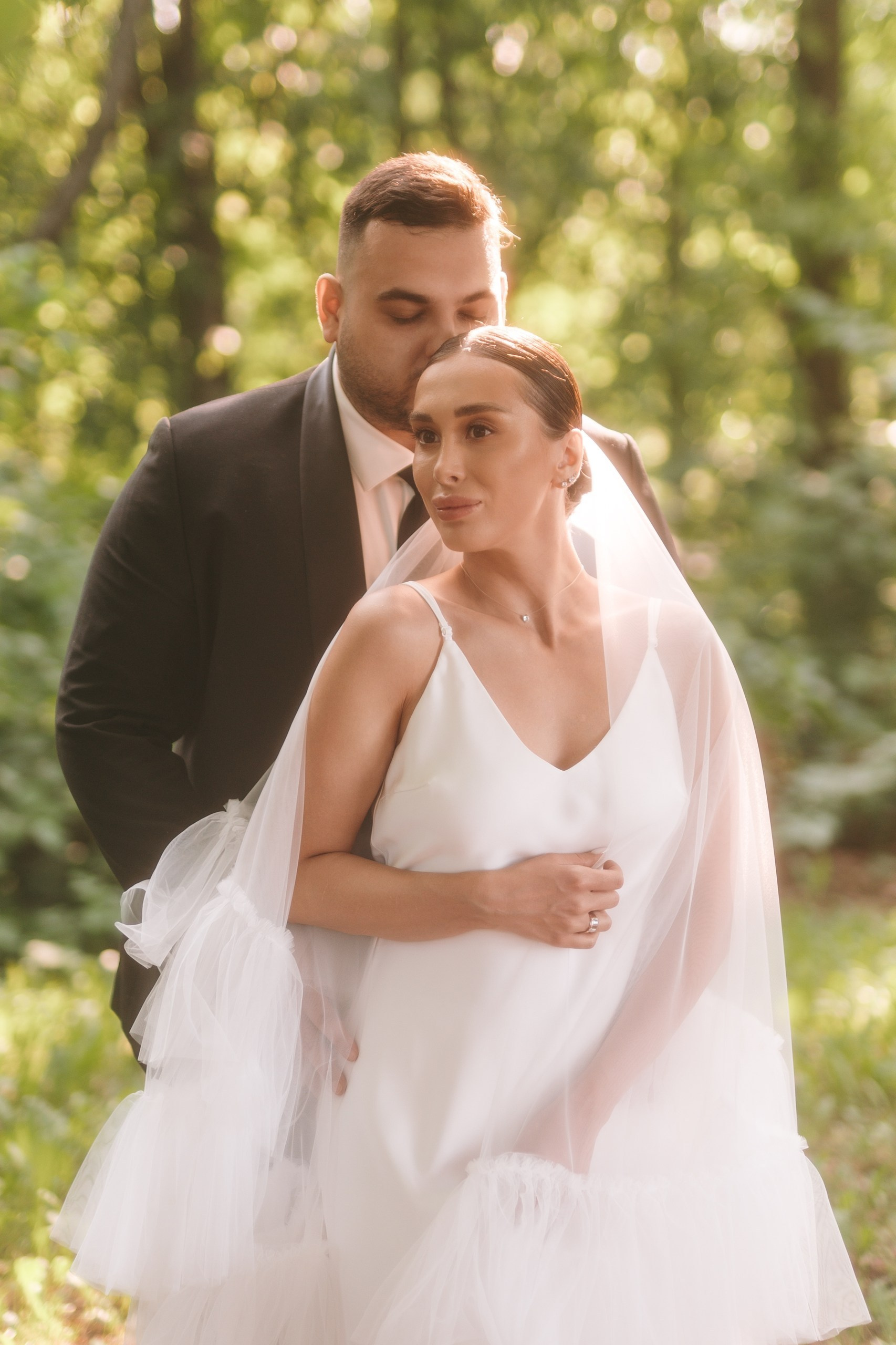 Свадьба 7 июня 2026 года — фотосессия, ЗАГС и банкет в шатре «Под облаками» в Нагаево с ведущим Артуром Ильясовым