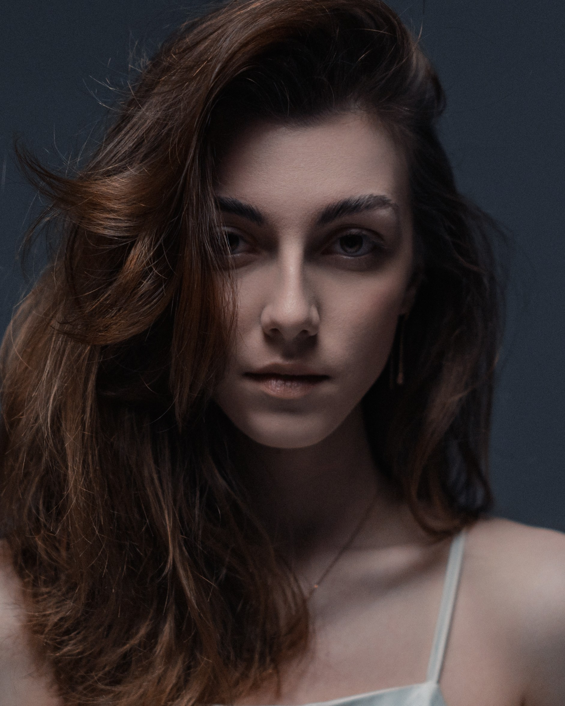 Female street photoshoot in Moscow by Anton Avanzato