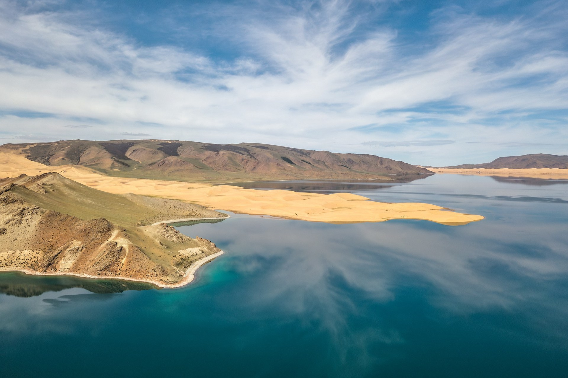 Монголия. Страна пустыни и чистейших озер. High-quality interior photos for your home, office, hotel