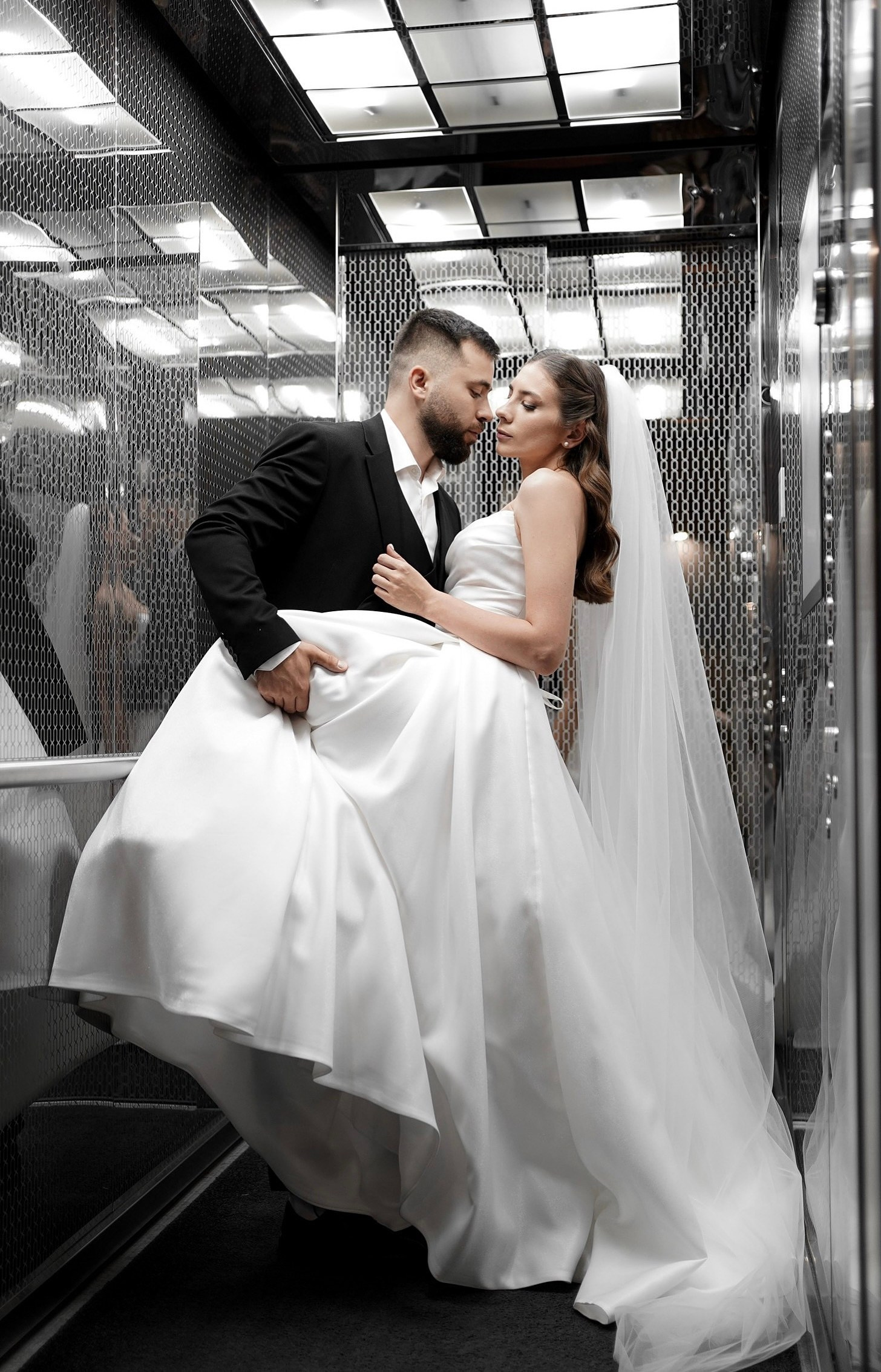 Фотограф и видеограф на свадьбу в Ростове-на-Дону 2026. Профессиональная работа, качественный результат. Свадебный фотограф в Ростове-на-Дону. Таинство Крещения и Венчания, семейные фотосессии. Алёна Чёботова