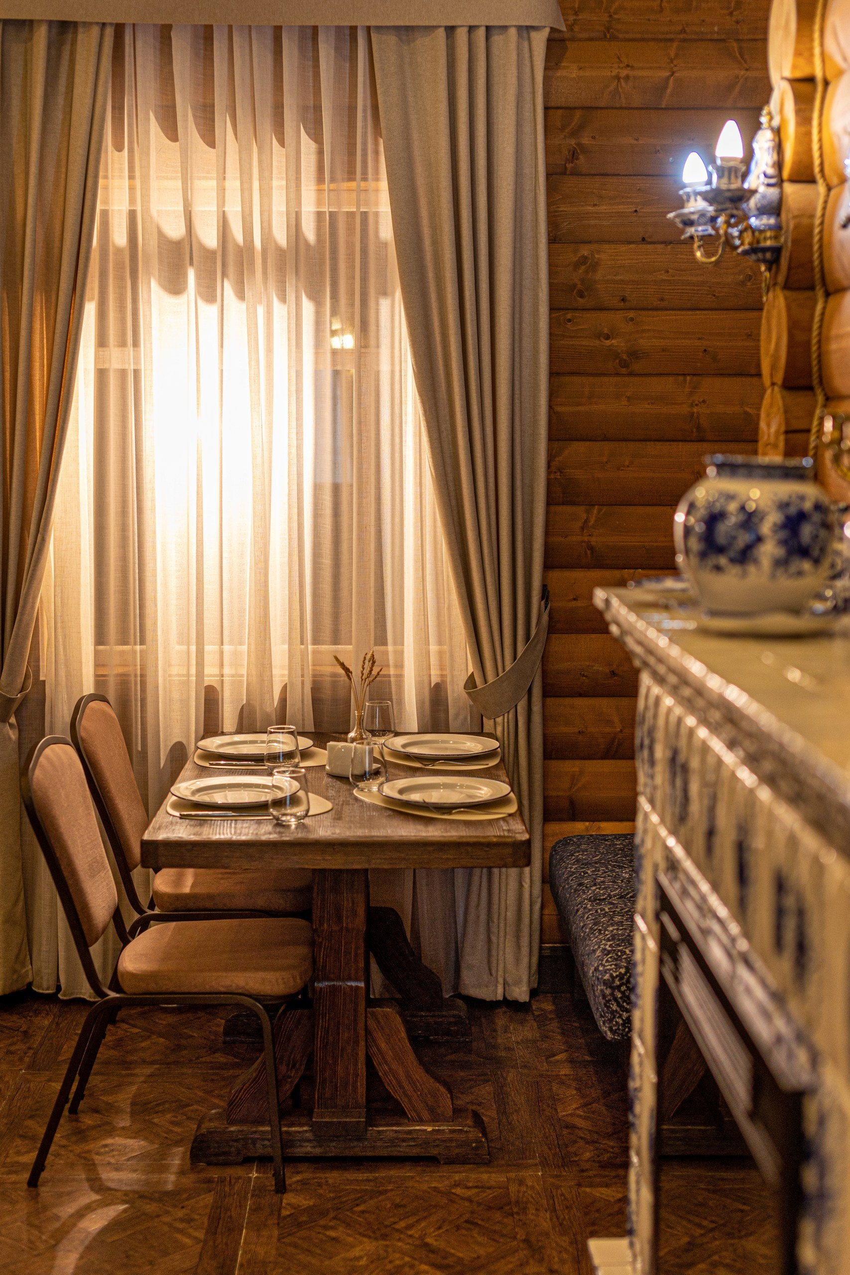 Банкетный зал «Гжель», ресторана «Дача ". Фотограф в Оренбурге. Профессиональный фотограф