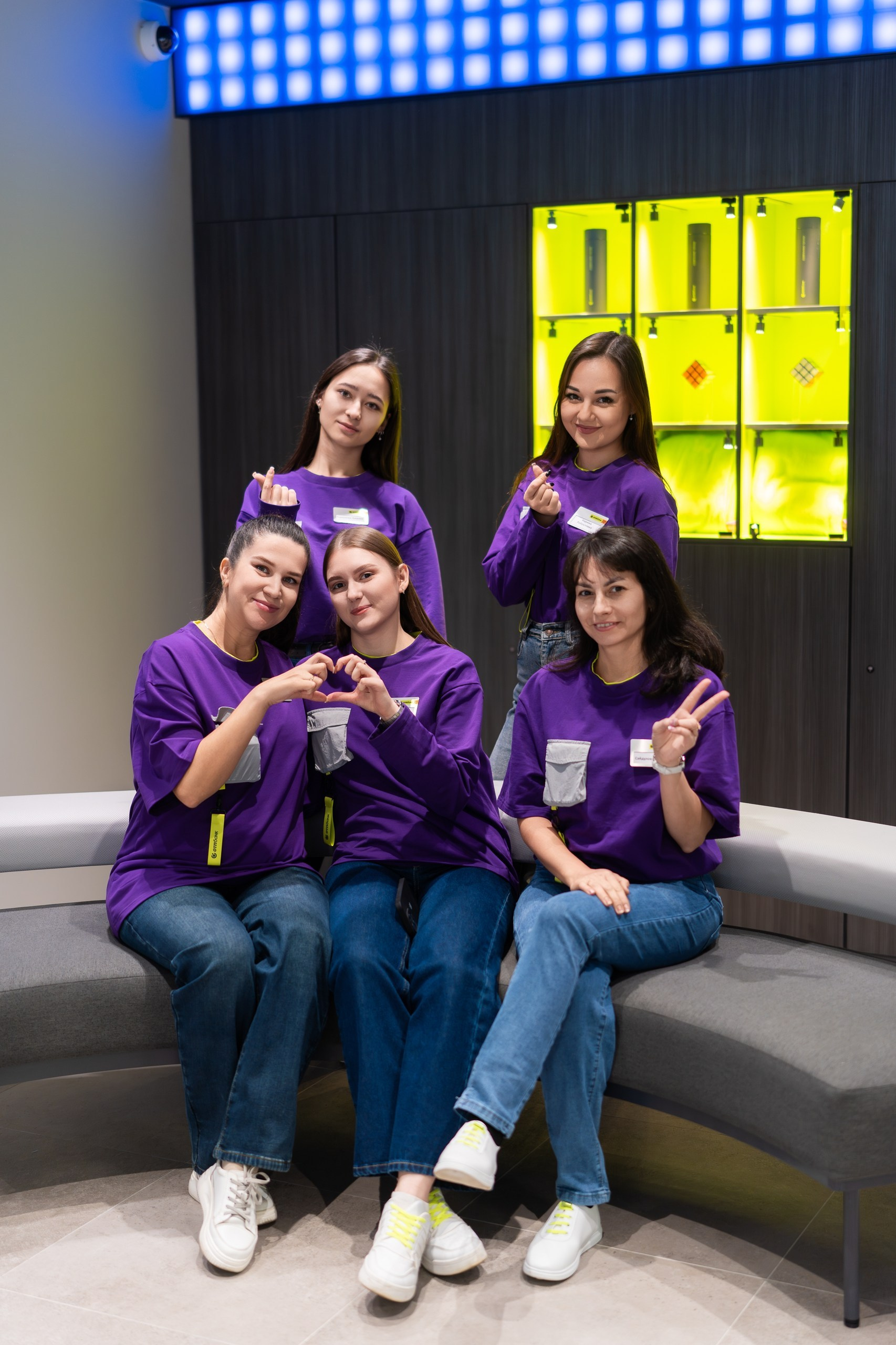 Открытие нового офиса ОТП Банка в Уфе — интерьер, сотрудники, ленточка