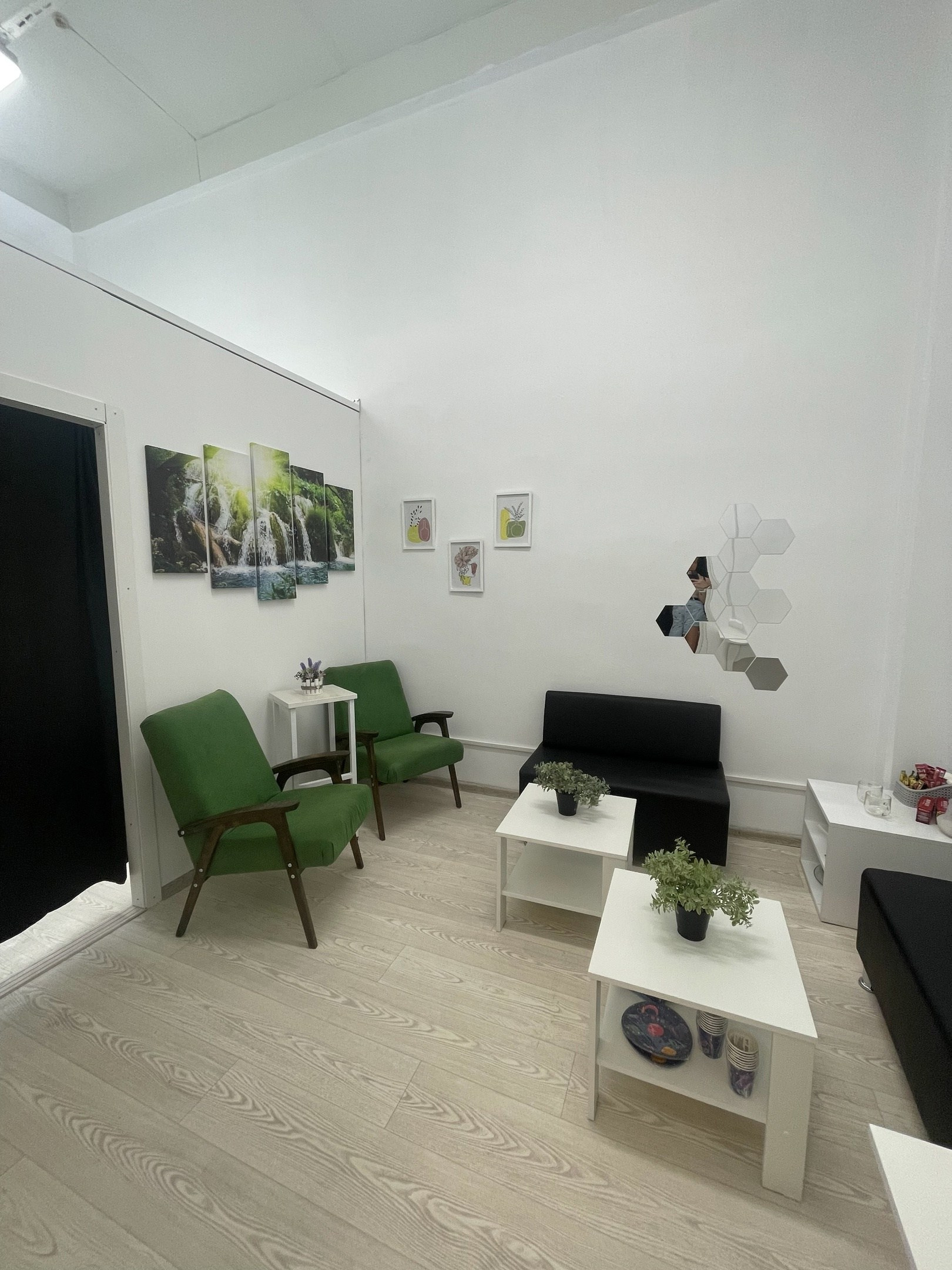 Ваш праздник в «Зеркале». Аренда чайной комнаты. Фотостудия самообслуживания. Студия без фотографа в Твери