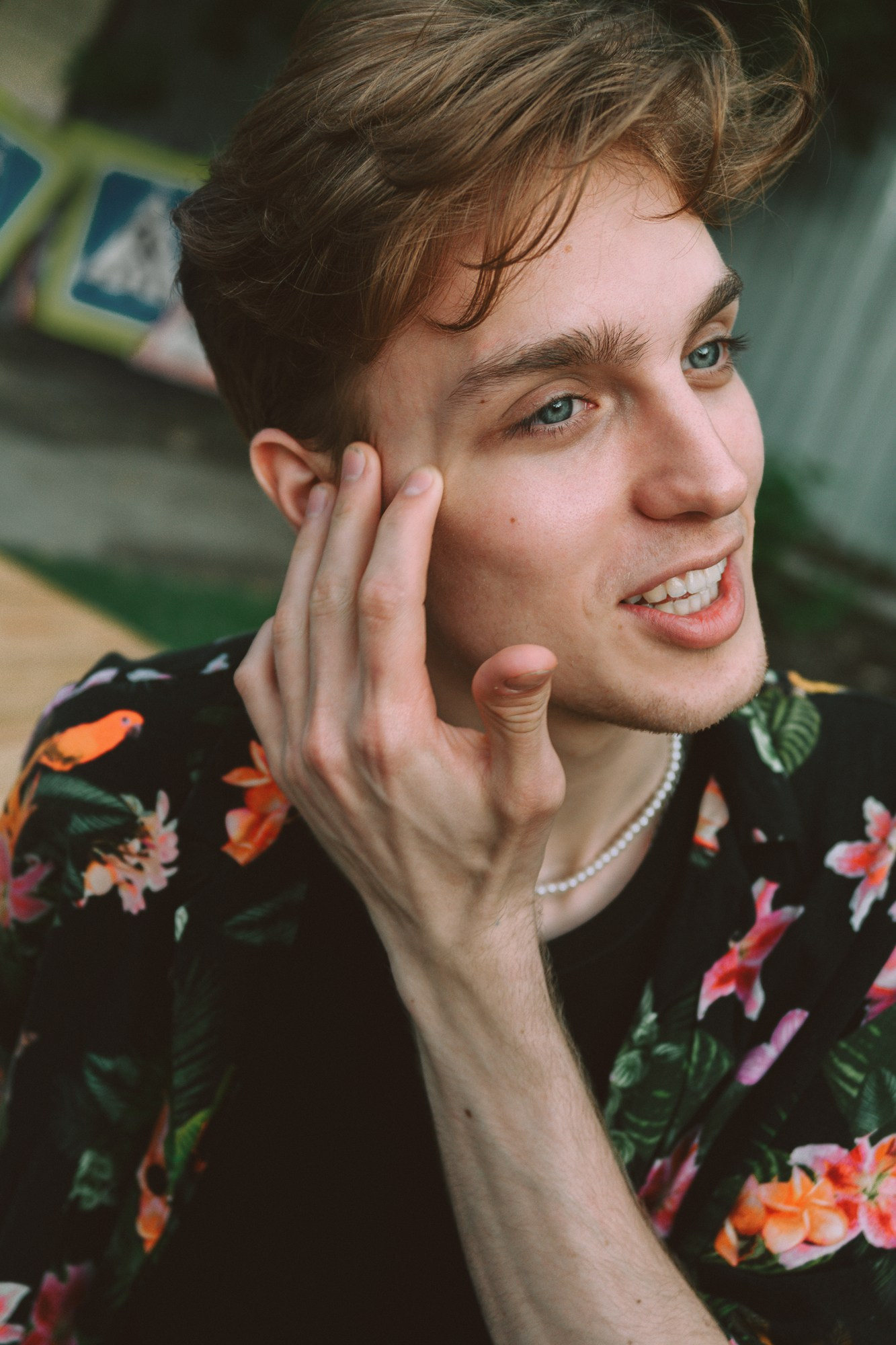 Стрит-фотосессия в Тюмени — Surf Coffee, Бар Двор. Портретный фотограф Тюмень Дарья Мустафина