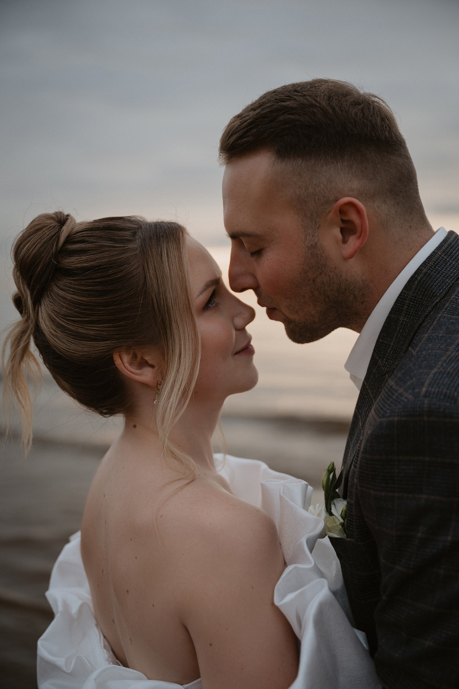 свадебная фотосессия на берегу Финского залива