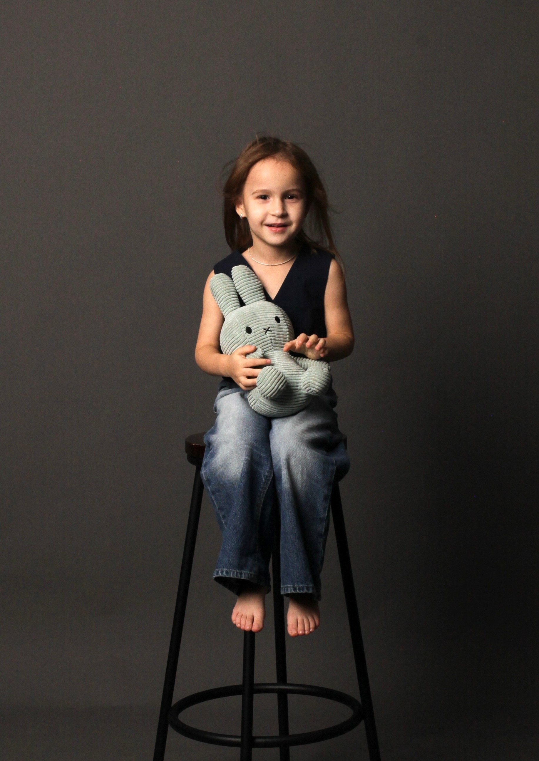 СЕРЫЙ ФОН | АВТОПОРТРЕТНАЯ. YourSelf.photostudio | автопортретная фотостудия ТОЛЬЯТТИ