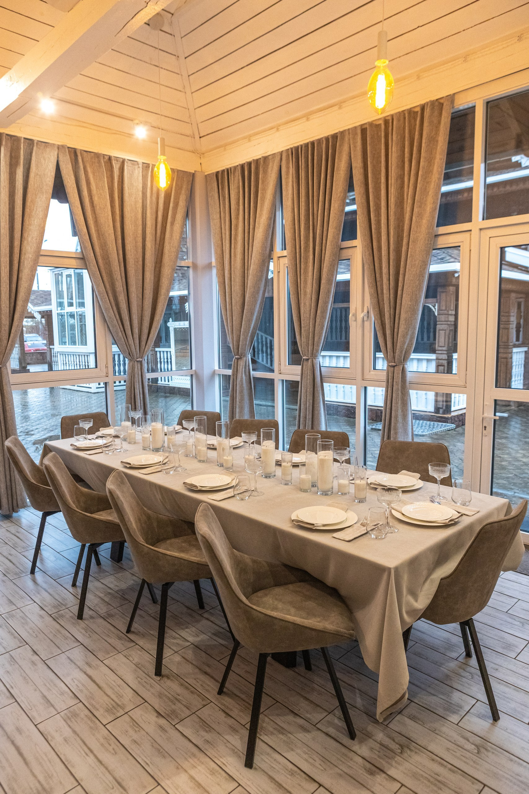 Банкетный зал ресторана «Дача». Фотограф в Оренбурге. Профессиональный фотограф