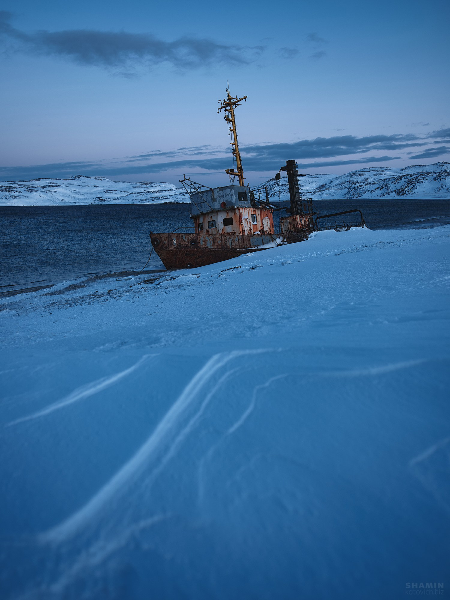 Пейзажи Кольского полуострова — северное сияние, тундра, Баренцево море и горы Хибины. Фотографии дикой природы и северного света на Кольском полуострове. Фотограф Константин Шамин