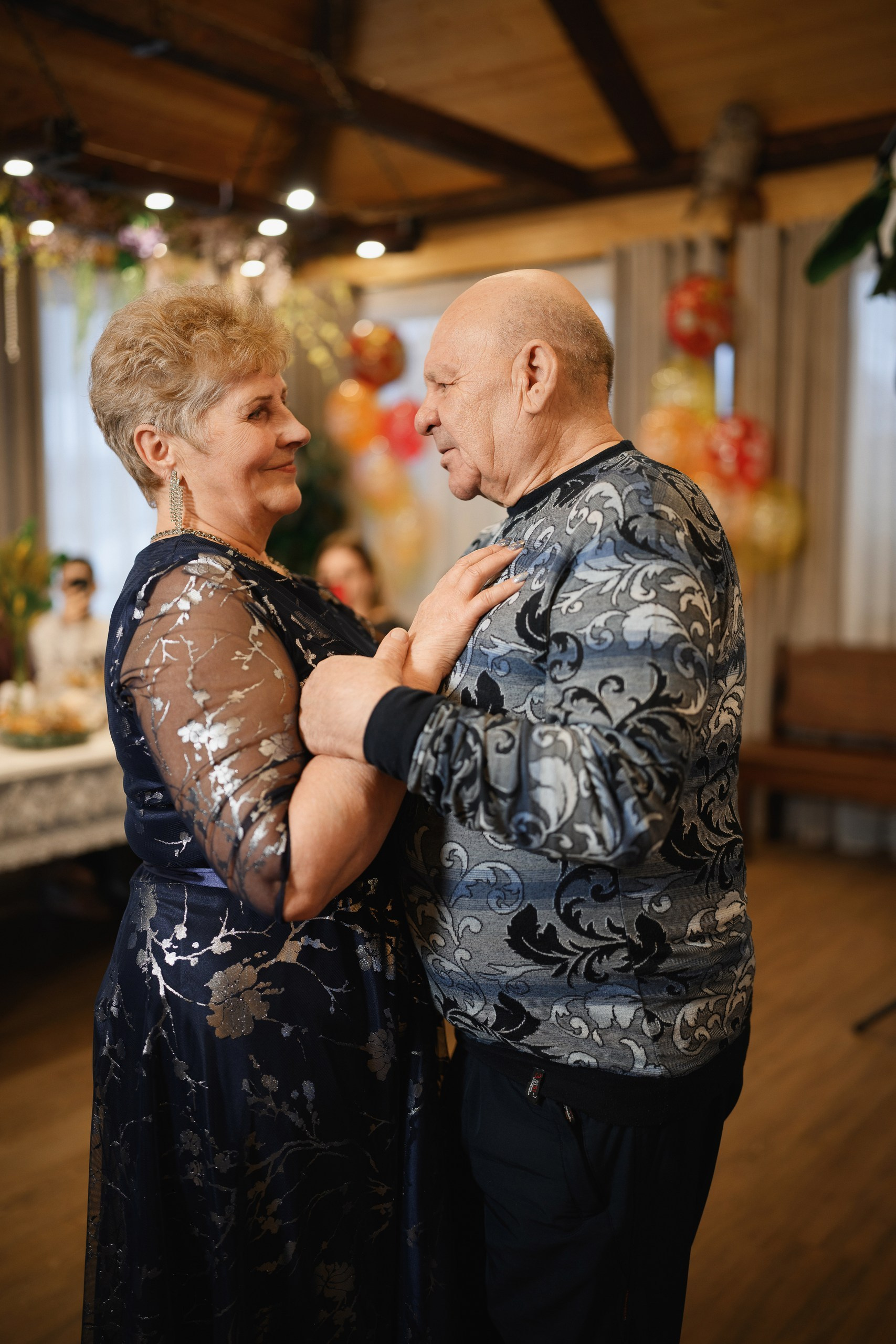 Семейный день рождения в уютной атмосфере, живые эмоции гостей, репортажная съёмка мероприятия, Петропавловск-Камчатский.