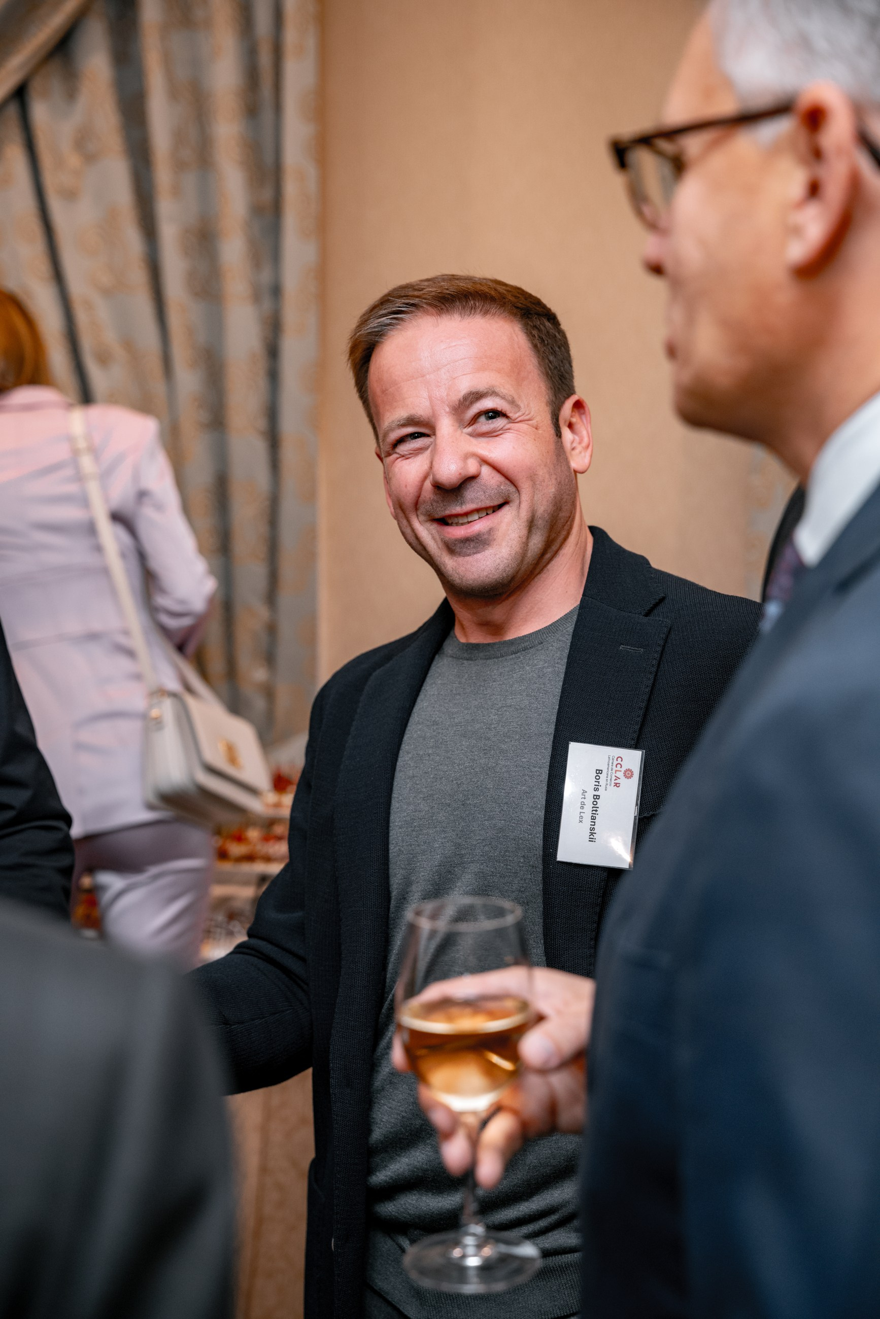 Фотограф на деловое мероприятие, выставку, форум. Репортажный фотограф Измалков Артем