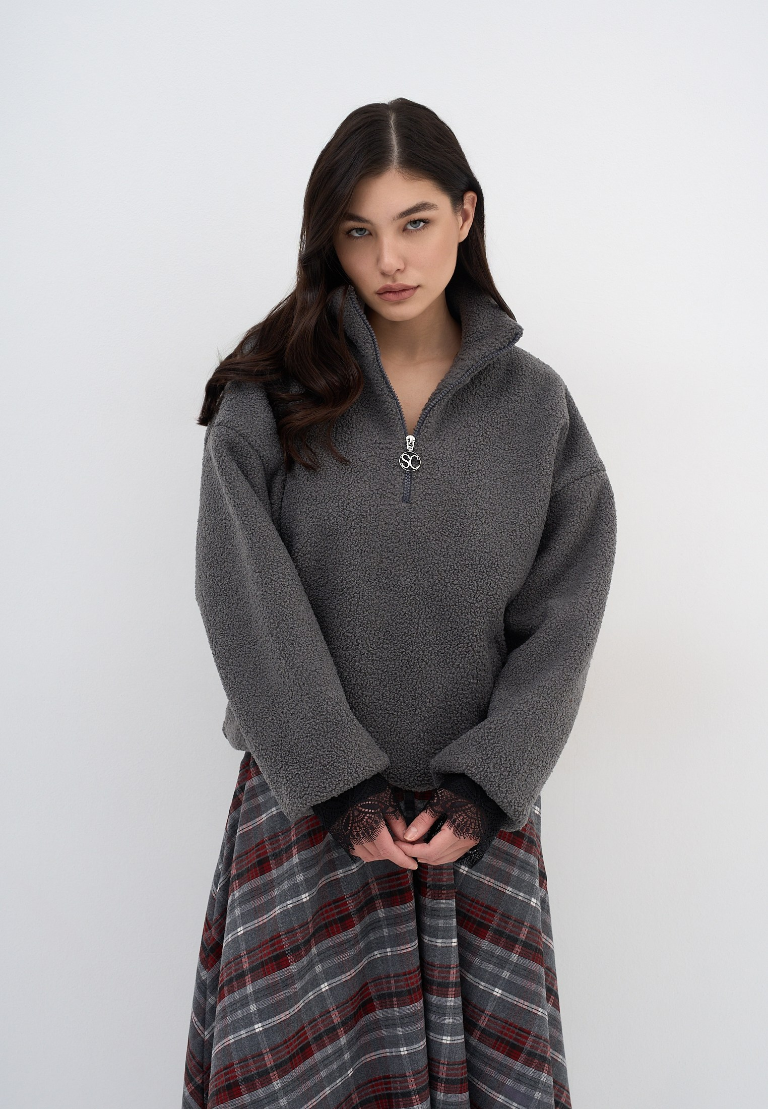 Фотосеъмка вашей одежды на сайт и маркетплейсы. Большой выбор моделей. Рекламный и портретный фотограф в Чебоксарах Сергей Крылов