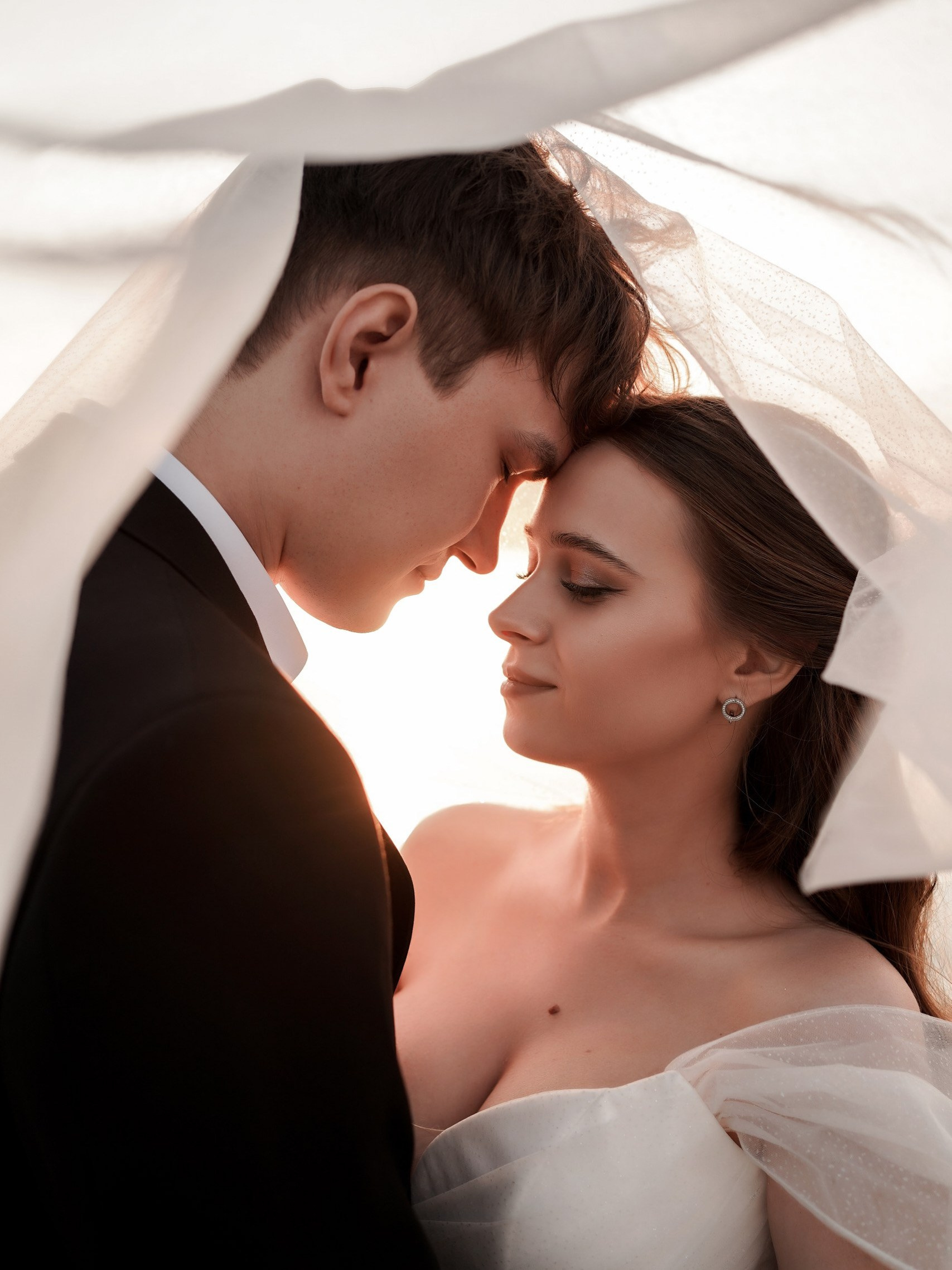 Фотограф и видеограф на свадьбу в Ростове-на-Дону 2026. Профессиональная работа, качественный результат. Свадебный фотограф в Ростове-на-Дону. Таинство Крещения и Венчания, семейные фотосессии. Алёна Чёботова