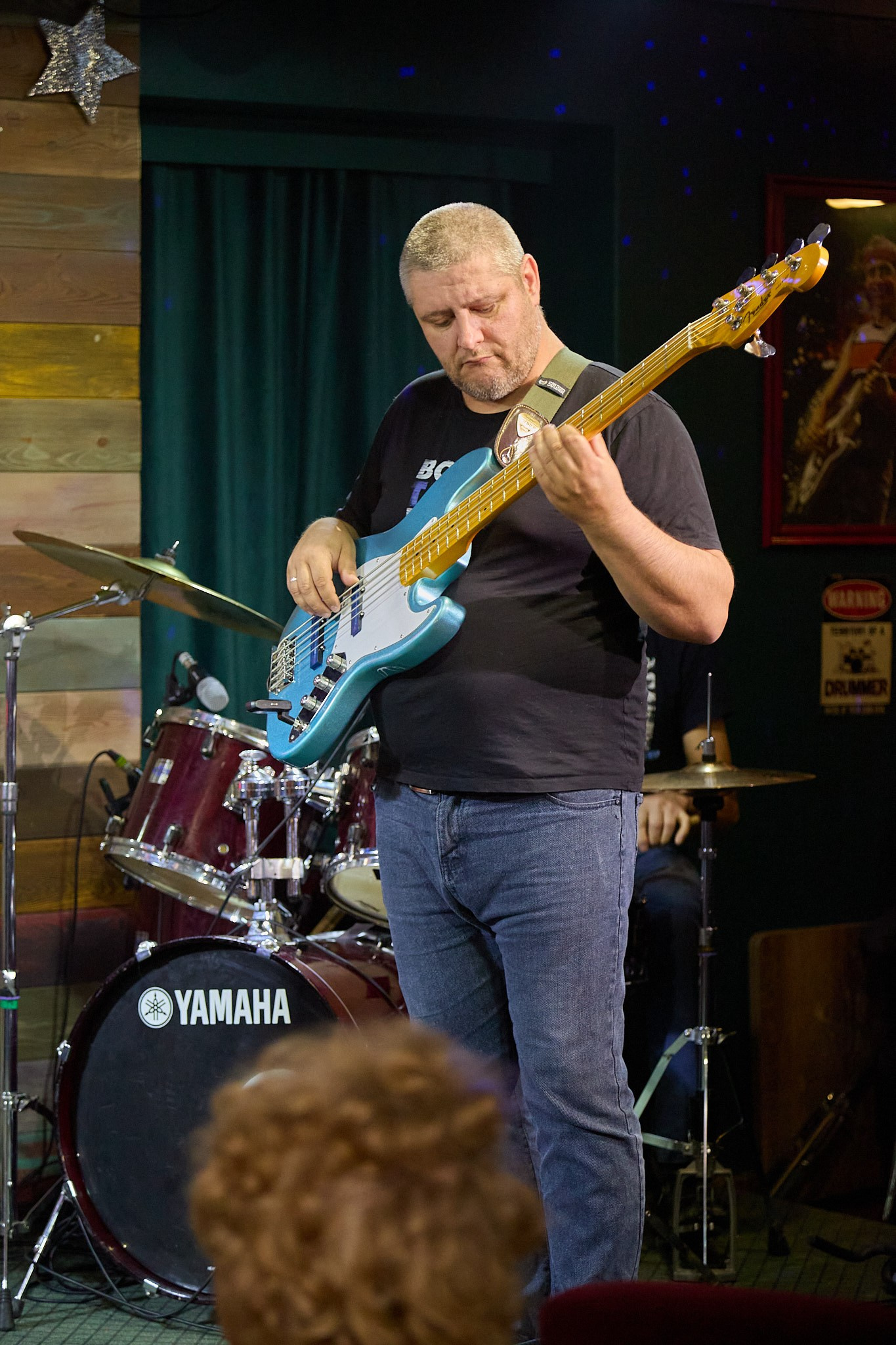 Концерт в баре «Гости». Фотограф Омск | Александр Вандеров