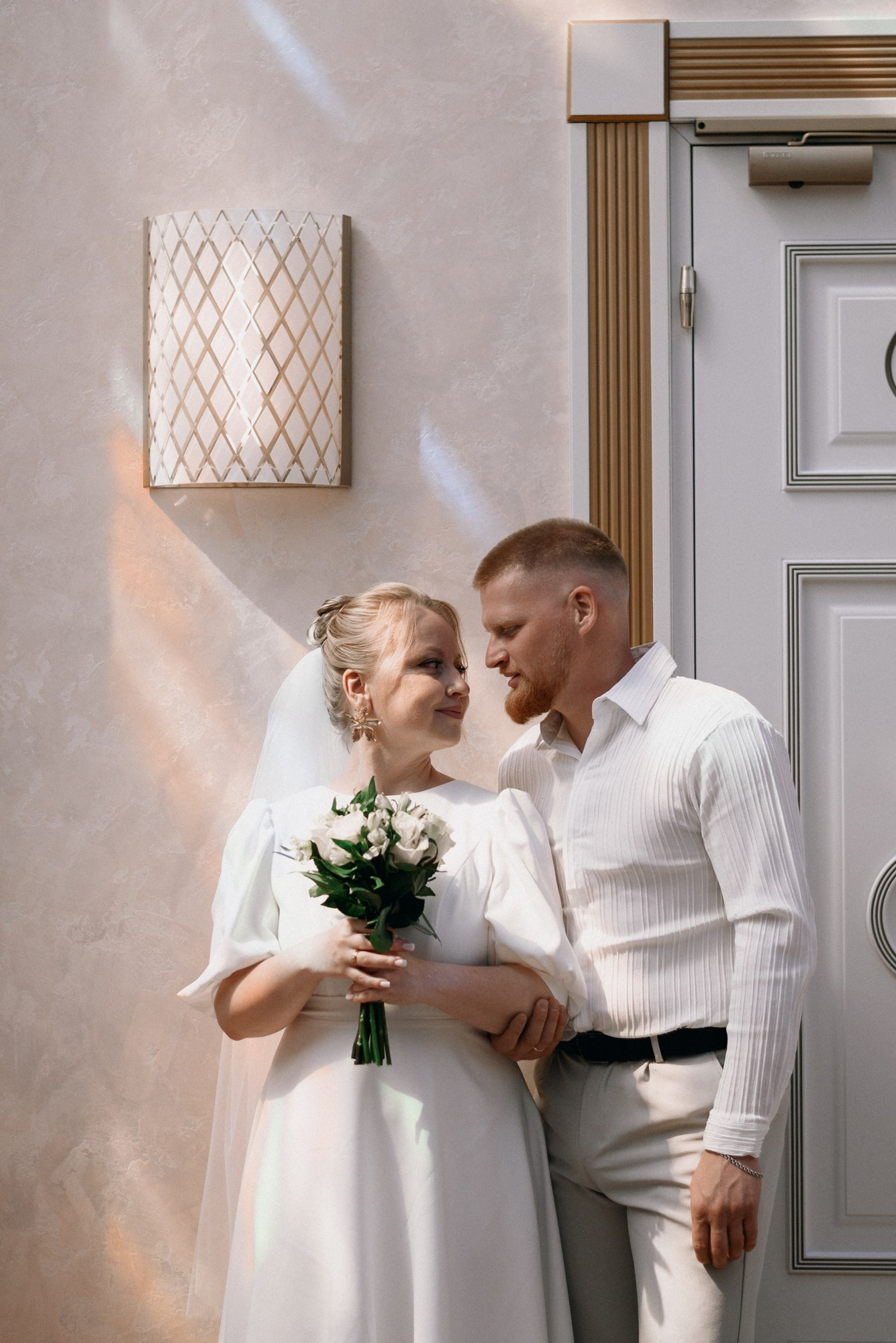 Свадебный фотограф в Тюмени — Фотосессия Павла и Марии на Набережной. Портретный фотограф Тюмень Дарья Мустафина