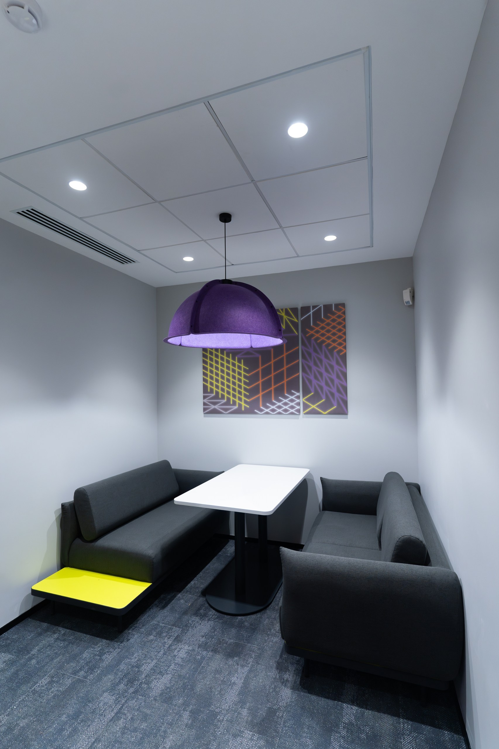 Открытие нового офиса ОТП Банка в Уфе — интерьер, сотрудники, ленточка