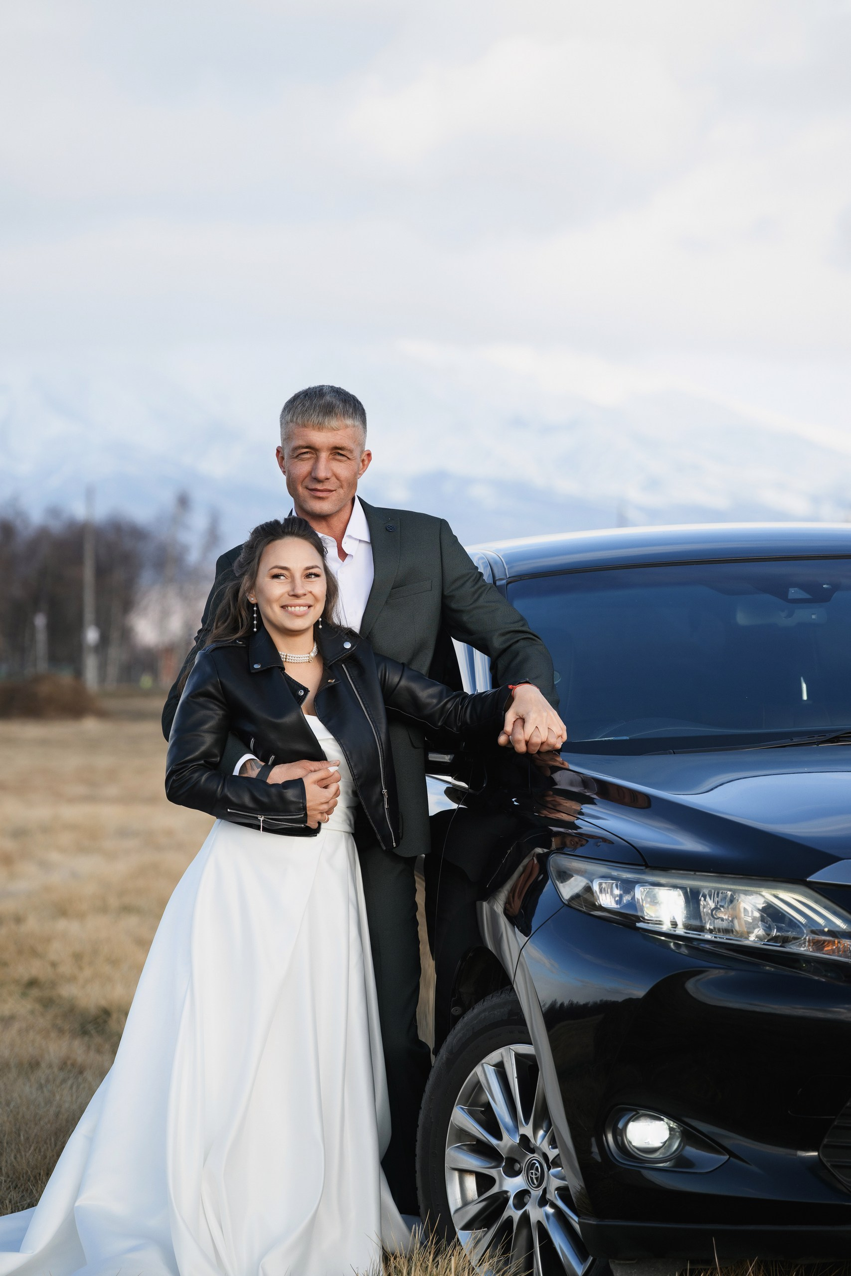 Фотосъемка свадьбы в Петропавловске-Камчатском. Свадебная фотография в Петропавловске-Камчатском на природе. Профессиональная фотосъемка свадьбы в Петропавловске-Камчатском в летний сезон. Эмоциональная фотосъемка свадьбы в Петропавловске-Камчатском с семьей. Стоимость фотосъемки свадьбы в Петропавловске-Камчатском.