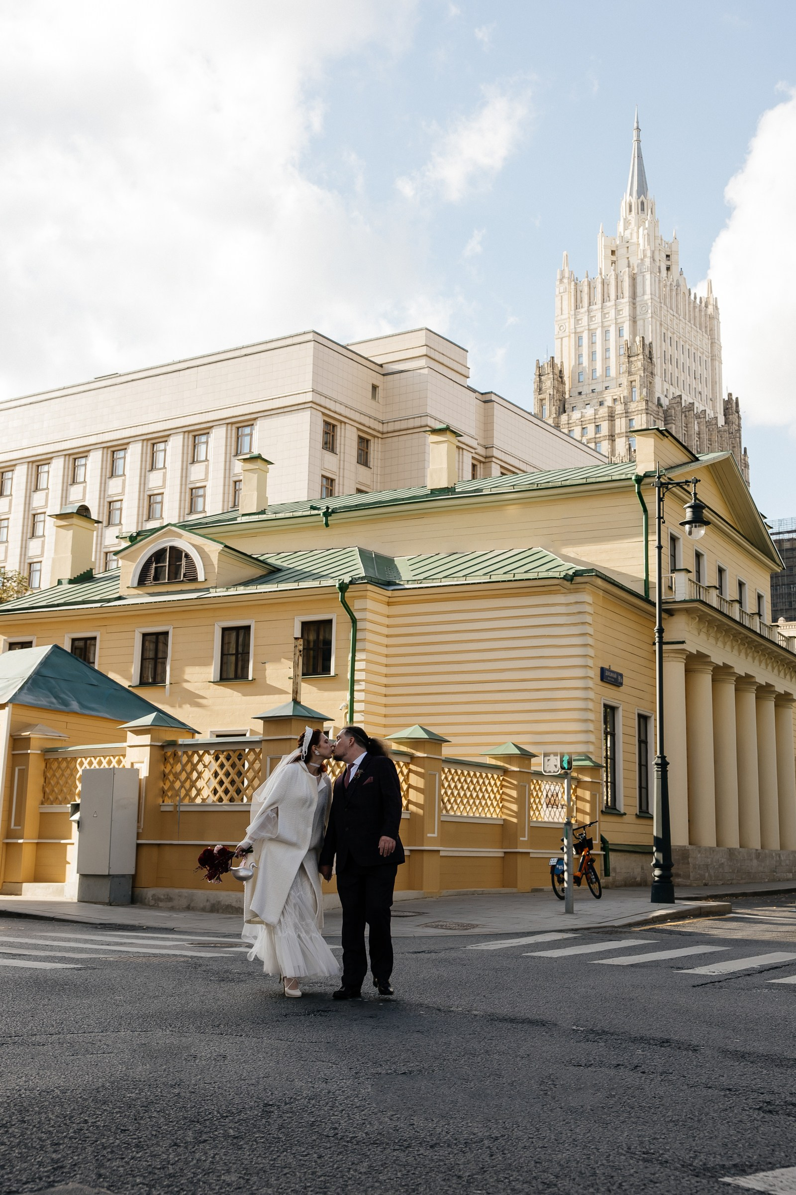 Свадебная фотосессия в отеле Ambassadori и роспись в парк-отеле Даниловский. Свадебный фотограф в Москве Элина Ларченкова. Фото, которые цепляют