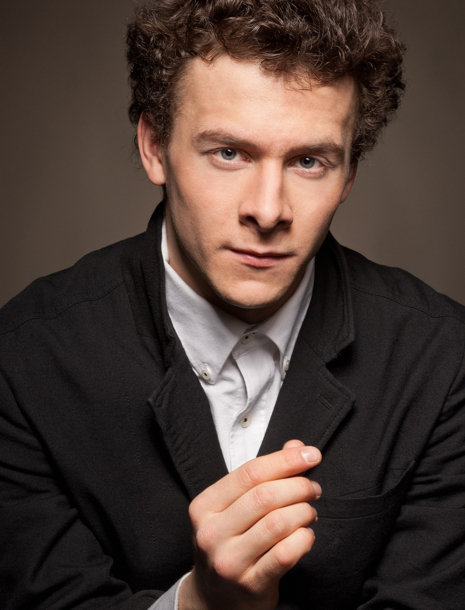 Студийный портрет актера Александра Ивашкина. Фотограф: Андрей Троицкий