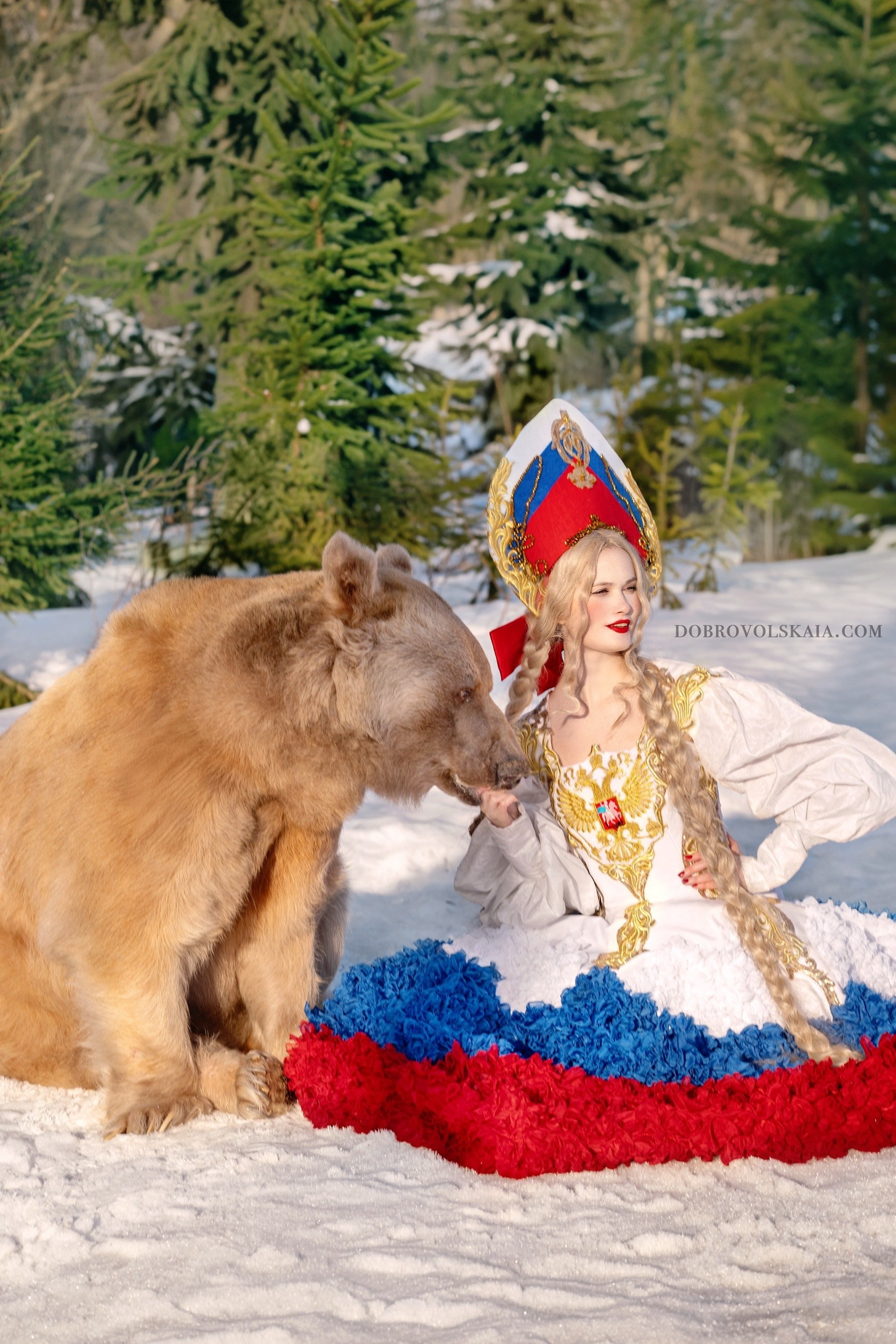 Россия. Русские народные костюмы в Москве