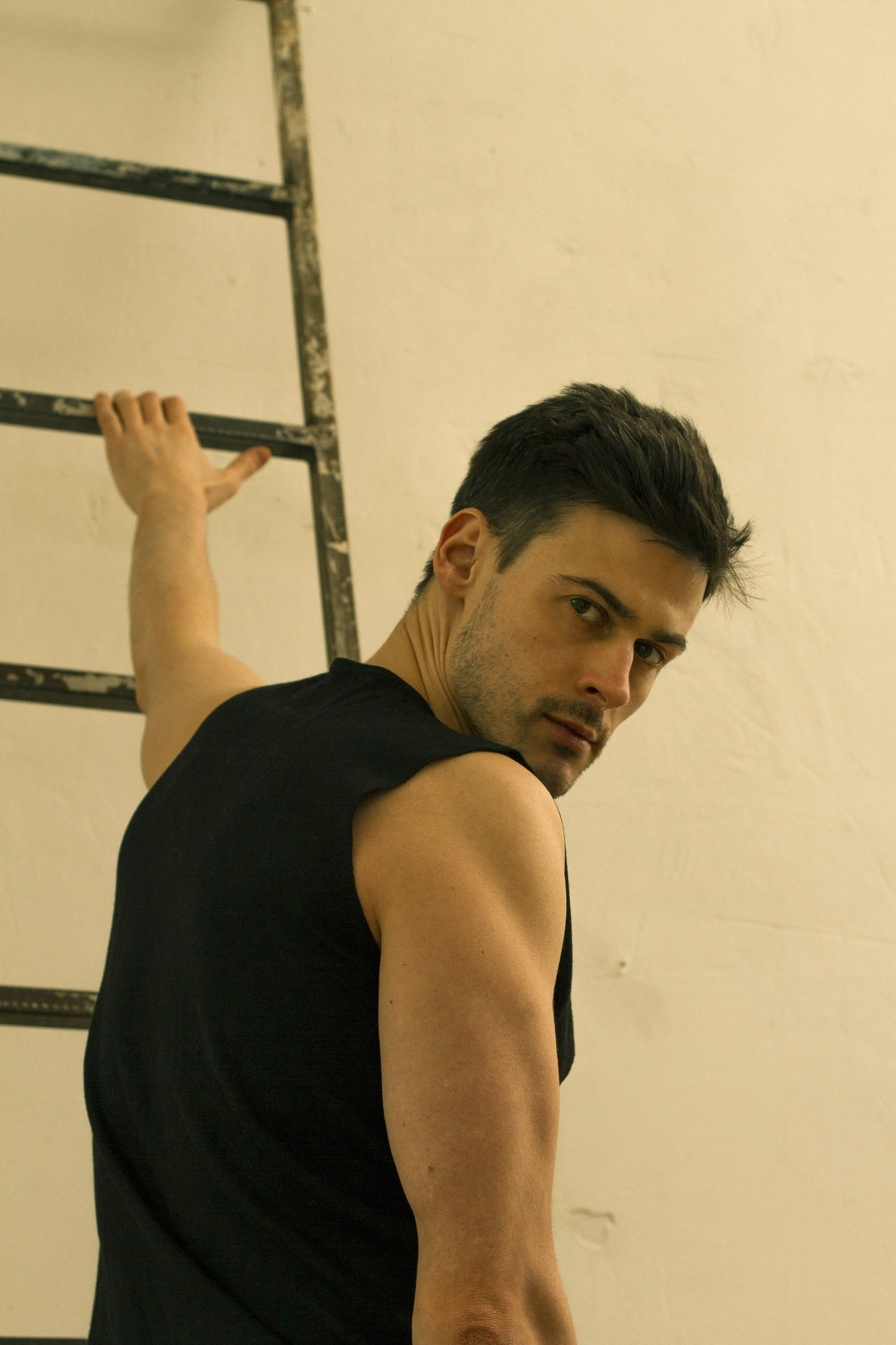 Создайте сильный кастинг‑портрет: подготовка, свет, позы и естественная ретушь для актёров. Фотограф Екатерина Малян, город Москва