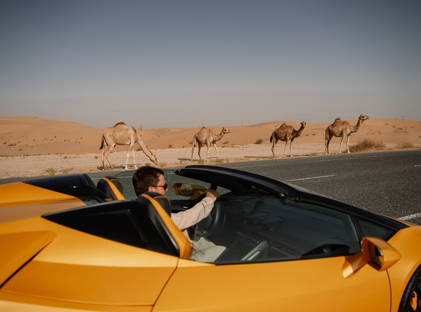 Фотосессия в пустыне ОАЭ с трансфером, выезд из Абу-Даби, Дубая, Фуджейры и других эмиратов. Дорога до пустыни занимает около 1 часа.