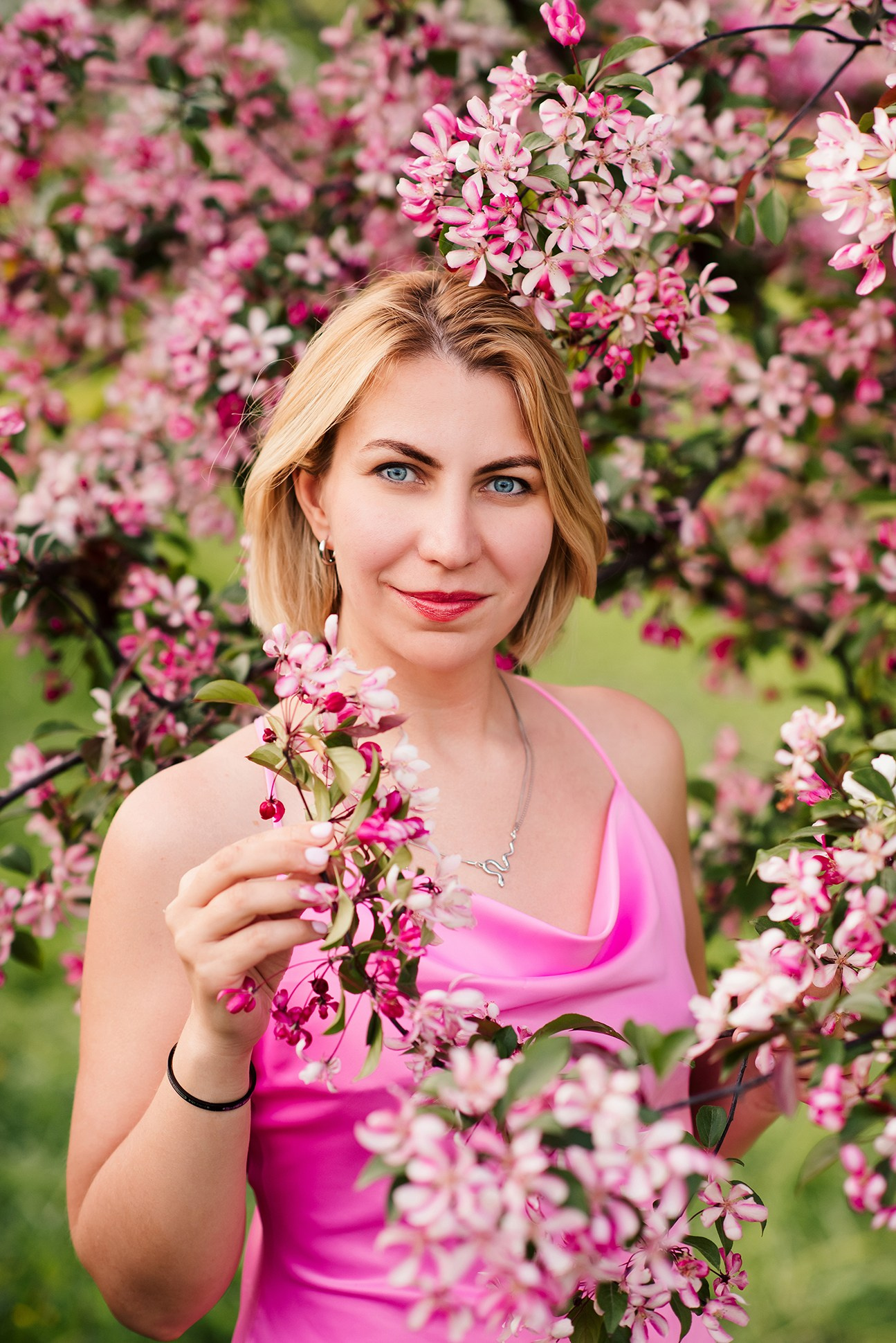 Фотосессия в яблонях в СПб, Фотосессия в цветении СПб. Семейный и Свадебный фотограф. Санкт-Петербург. Пушкин