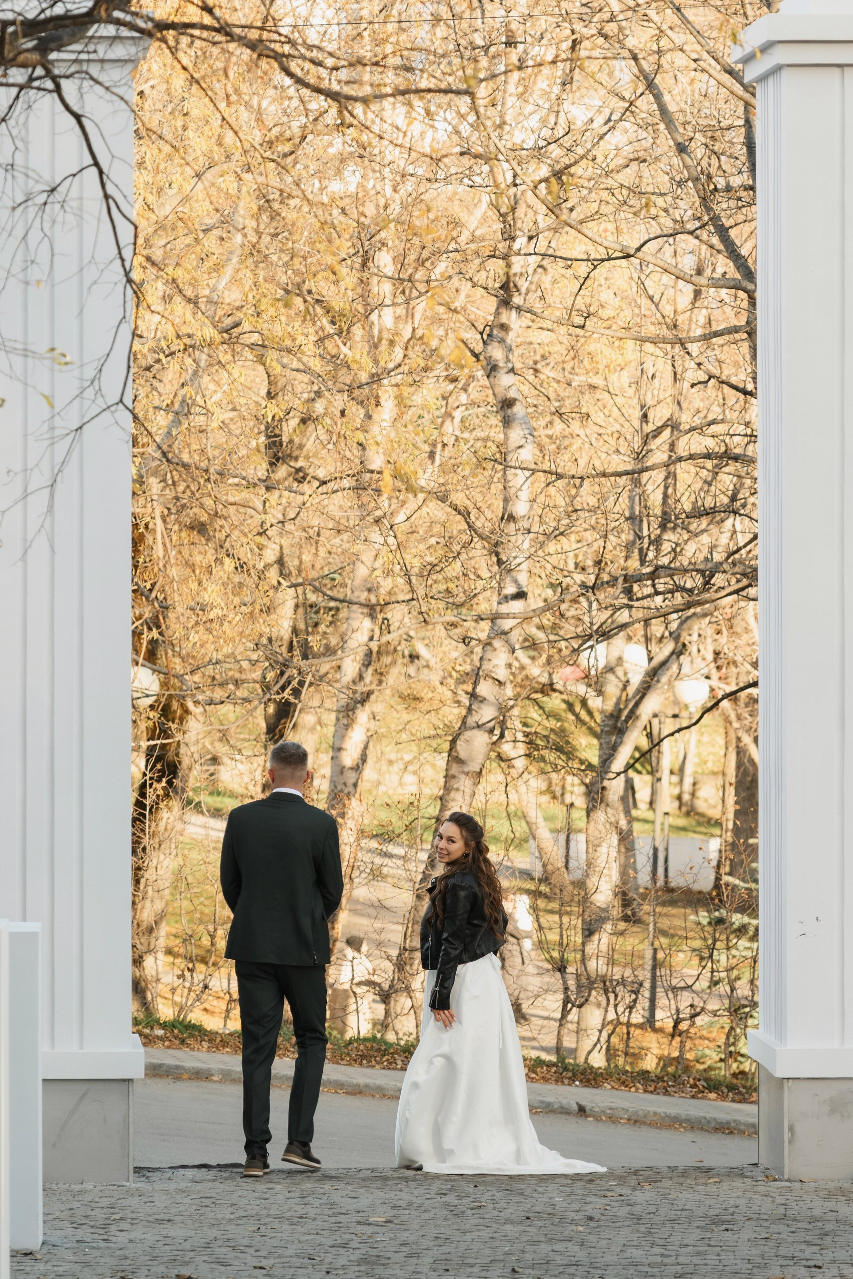 Фотосъемка свадьбы в Петропавловске-Камчатском. Свадебная фотография в Петропавловске-Камчатском на природе. Профессиональная фотосъемка свадьбы в Петропавловске-Камчатском в летний сезон. Эмоциональная фотосъемка свадьбы в Петропавловске-Камчатском с семьей. Стоимость фотосъемки свадьбы в Петропавловске-Камчатском.