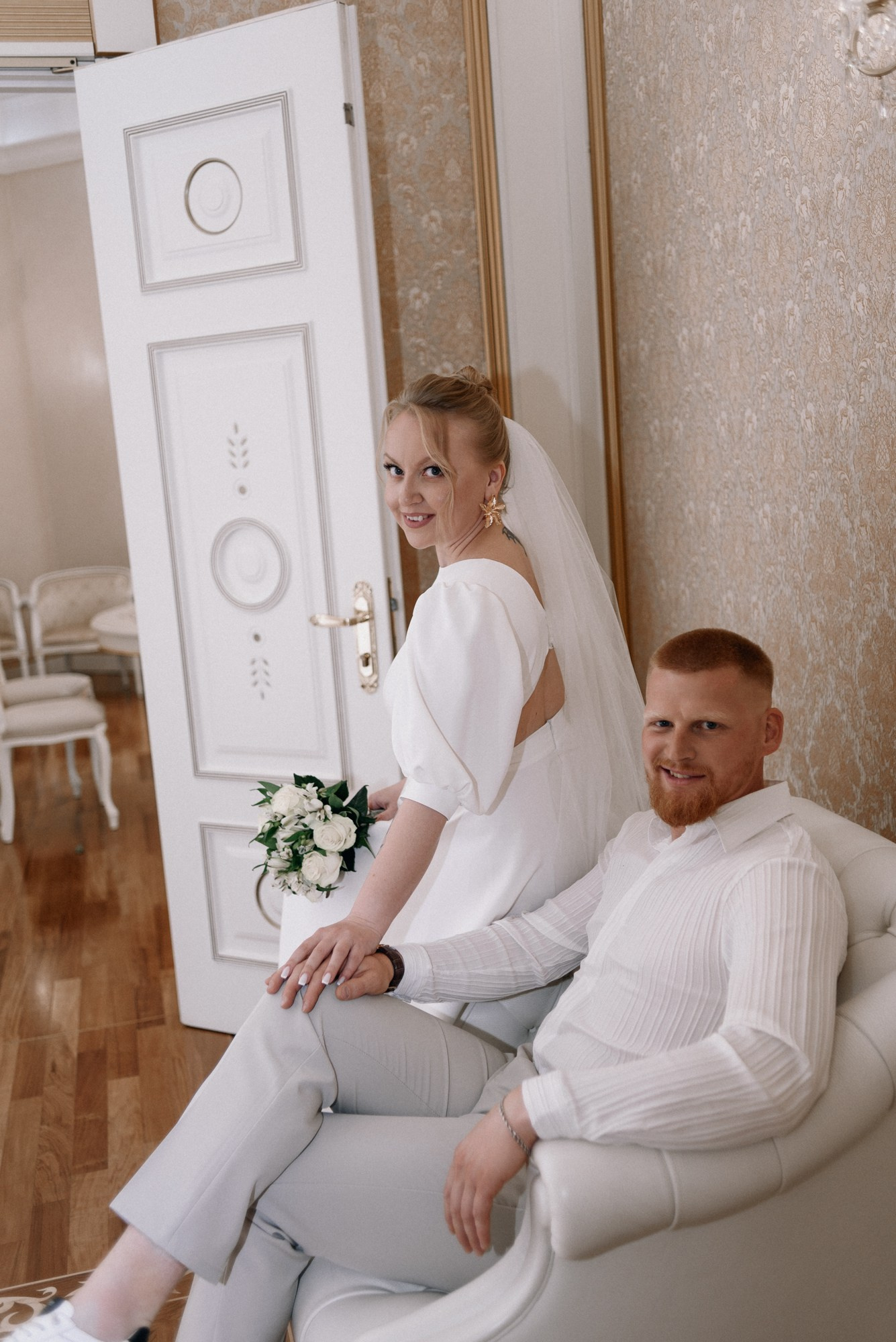 Свадебный фотограф в Тюмени — Фотосессия Павла и Марии на Набережной. Портретный фотограф Тюмень Дарья Мустафина