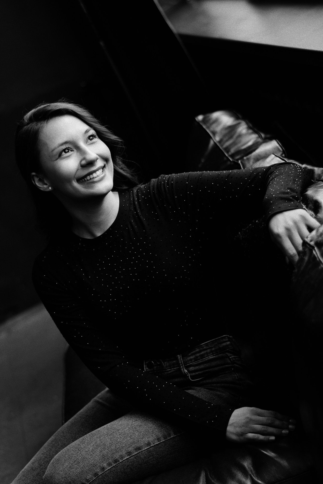 Черно-белый портрет в интерьере лофта, Тюмень