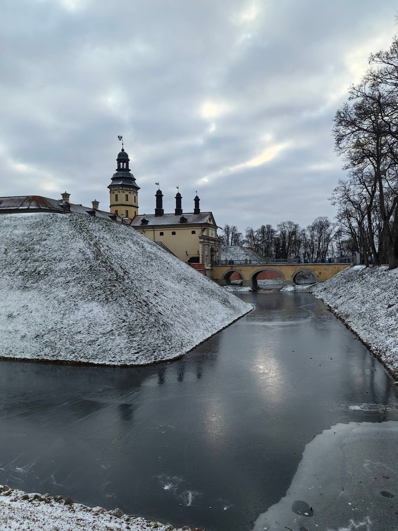 Несвижский замок в Беларуси. Купить картину на холсте для интерьера|художник | дизайнер | архитектор Сергей Ратчин в Москве