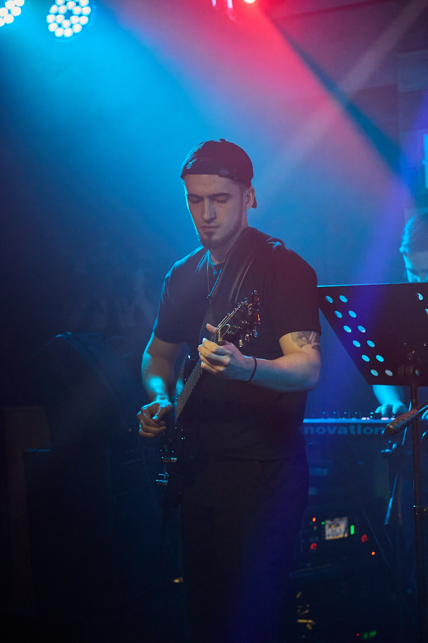 Концерт в баре «Гости». Фотограф Омск | Александр Вандеров