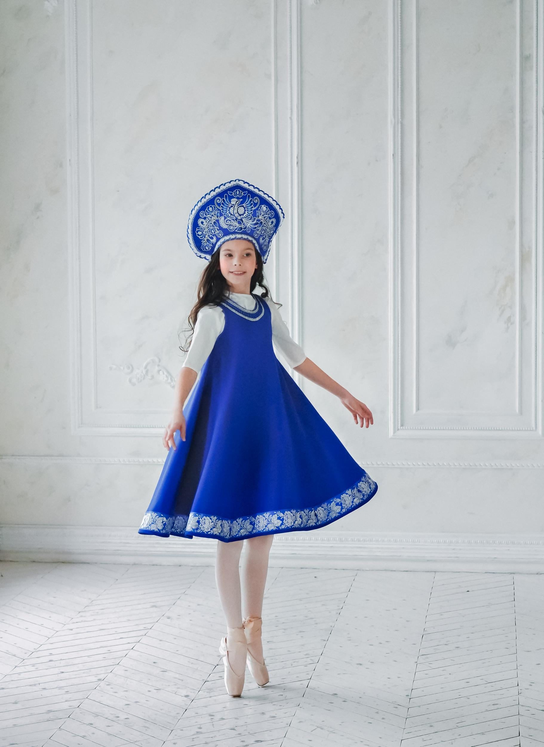 Ballet photo in St. Petersburg. A ballerina dances in a Russian folk costume. A girl in a cocoanut. Ballet shooting. Russian folk dance. Photographer Svetlana Korneliuk, Yekaterinburg