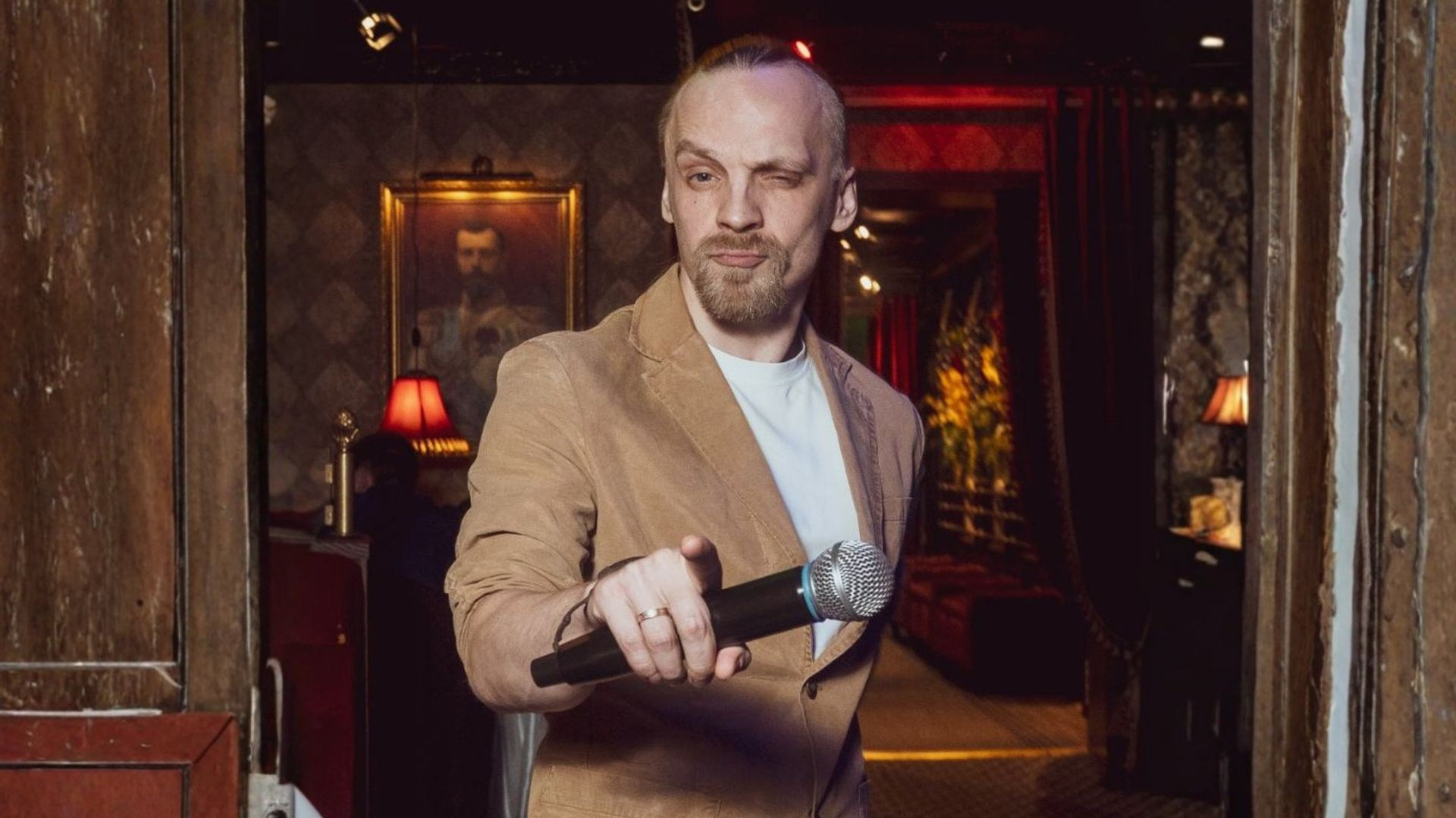 Ведущий-диджей + флейринг-шоу (3в1, сольная работа Дмитрия)