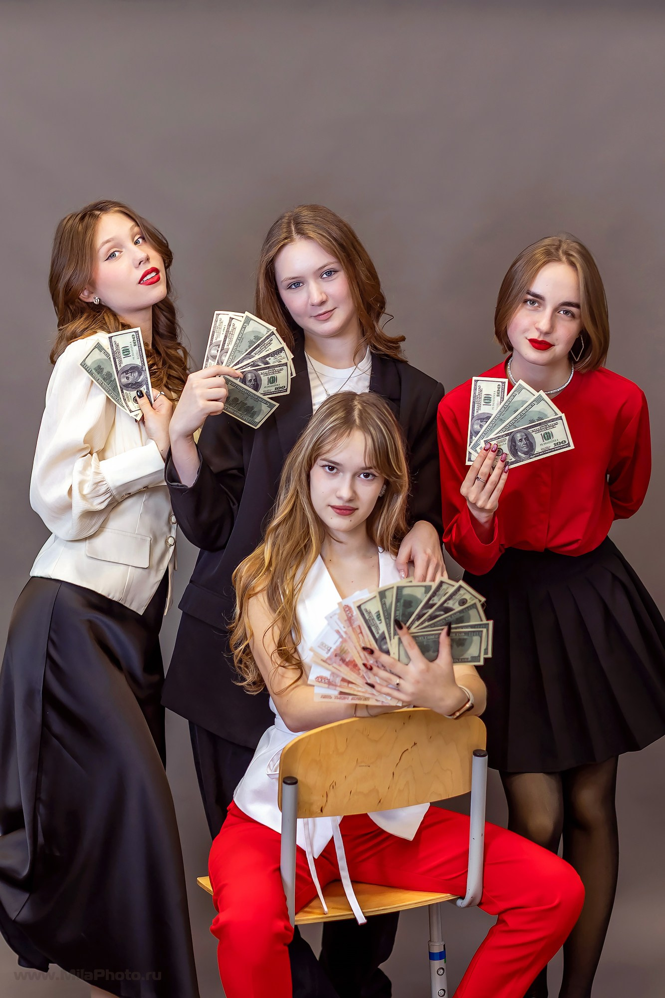 Галерея съемок в студиях. Фотограф и видеограф Москва. Свадебный фотограф, видеограф. Выпускные альбомы. Оживающие альбомы