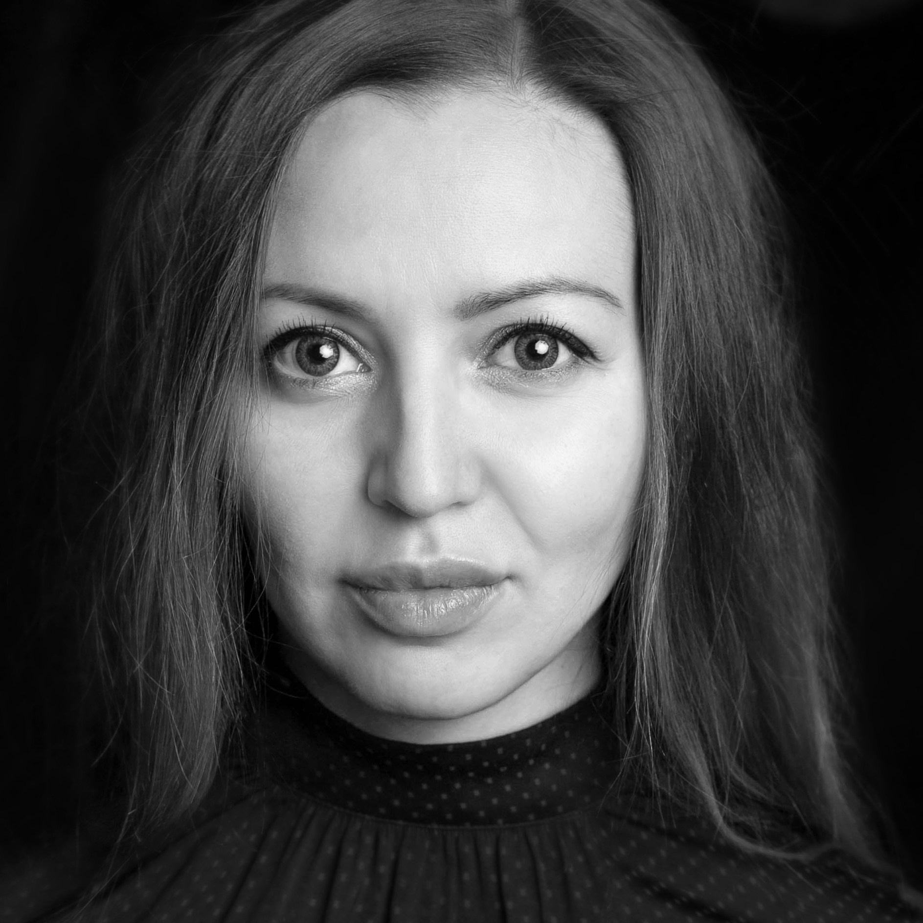 Черно-белый минималистичный портрет | Избранные работы в Санкт-Петербурге. Портретные фотосессии, контент-съемки, репортаж