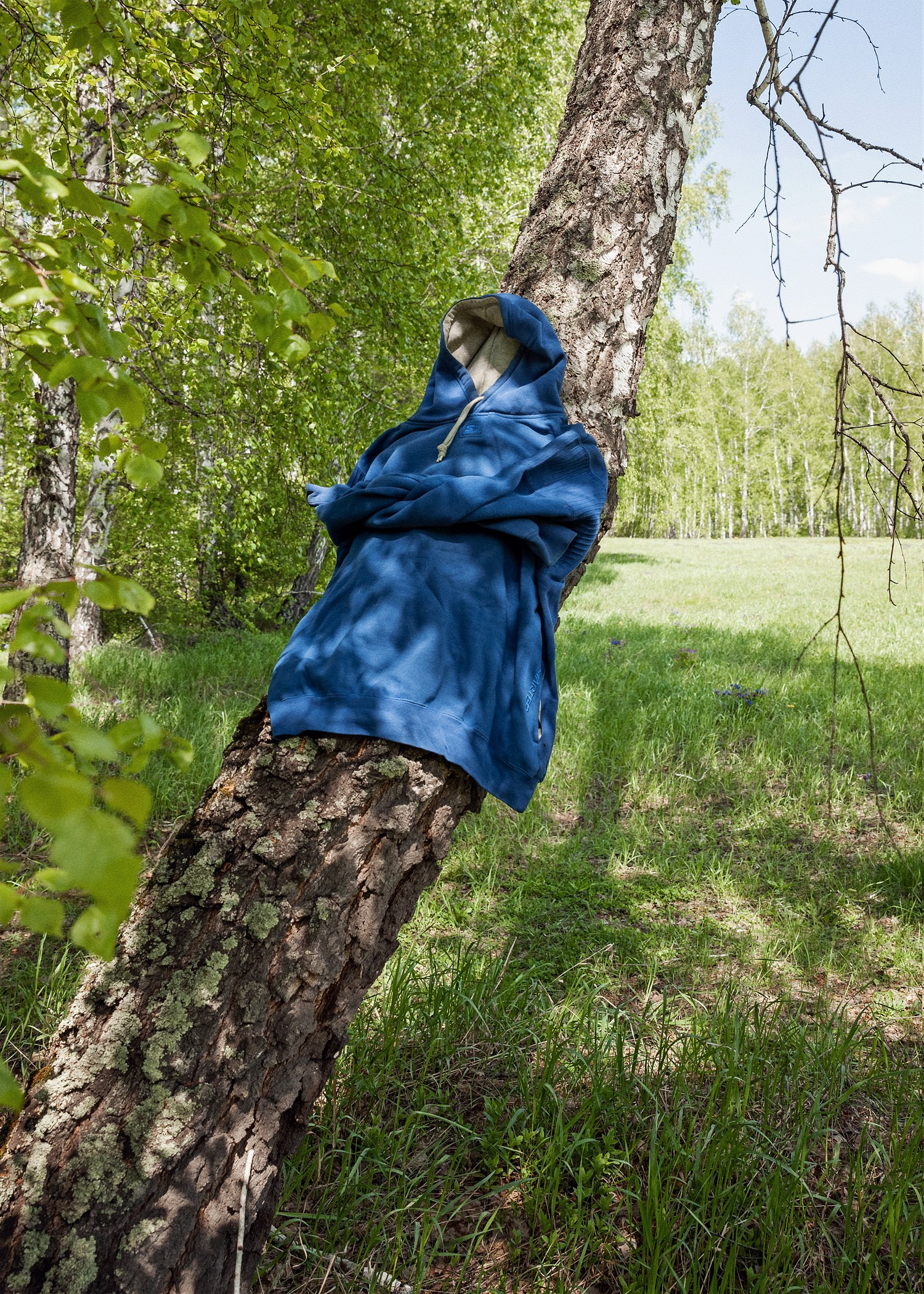Гора одежды / A mountain of clothes. Visual artist Olga Burmistrova
