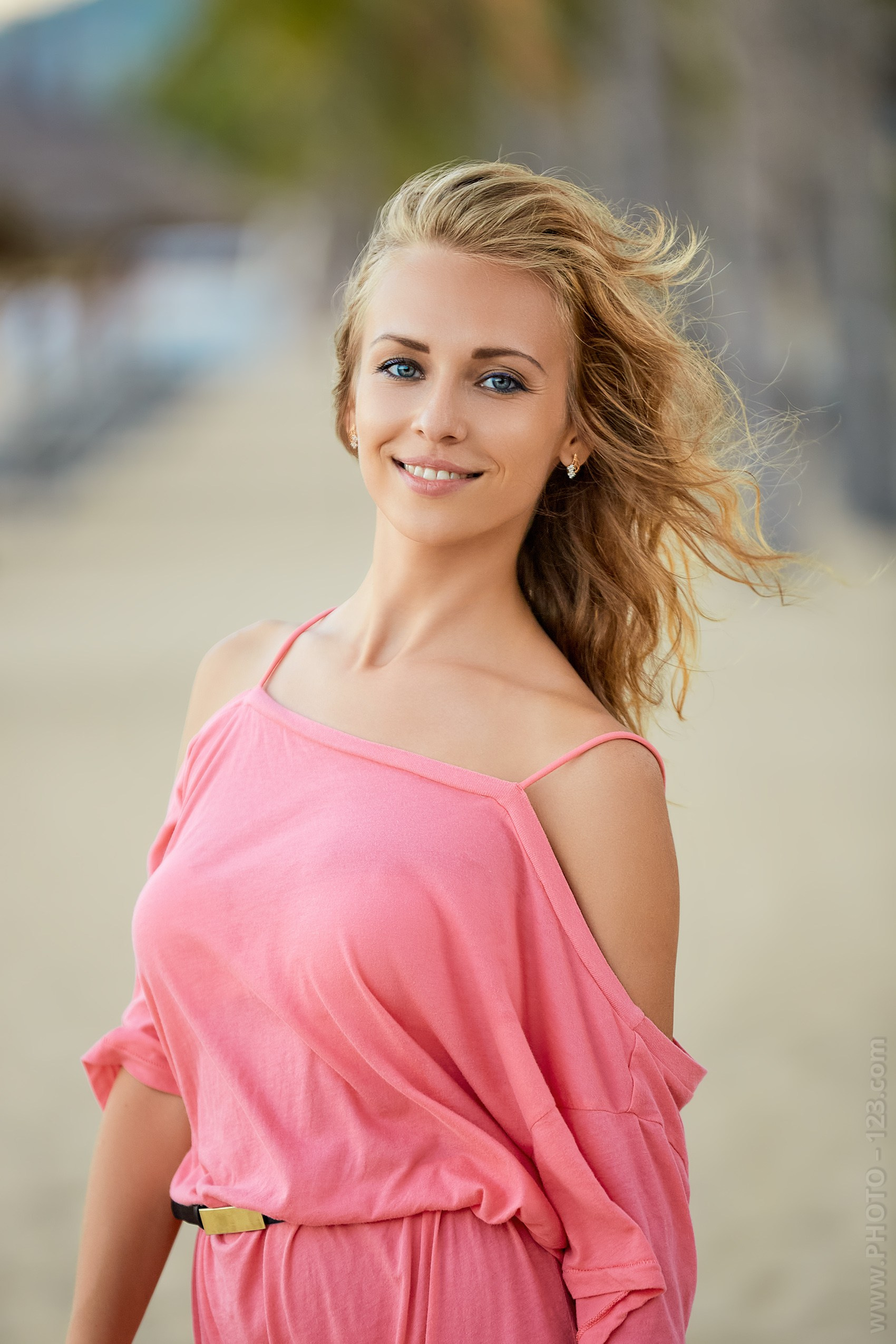 Golden light, natural elegance — Nha Trang portraits