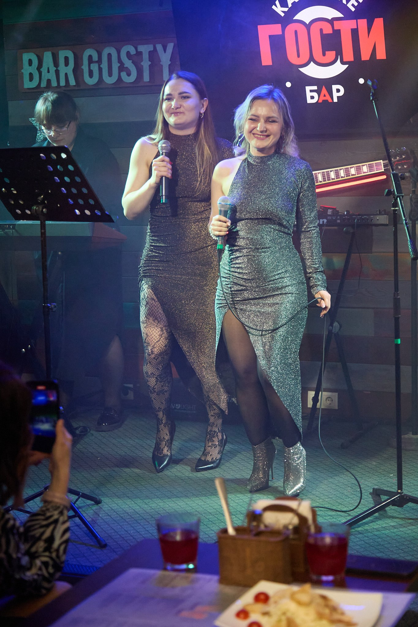 Концерт в баре «Гости». Фотограф Омск | Александр Вандеров