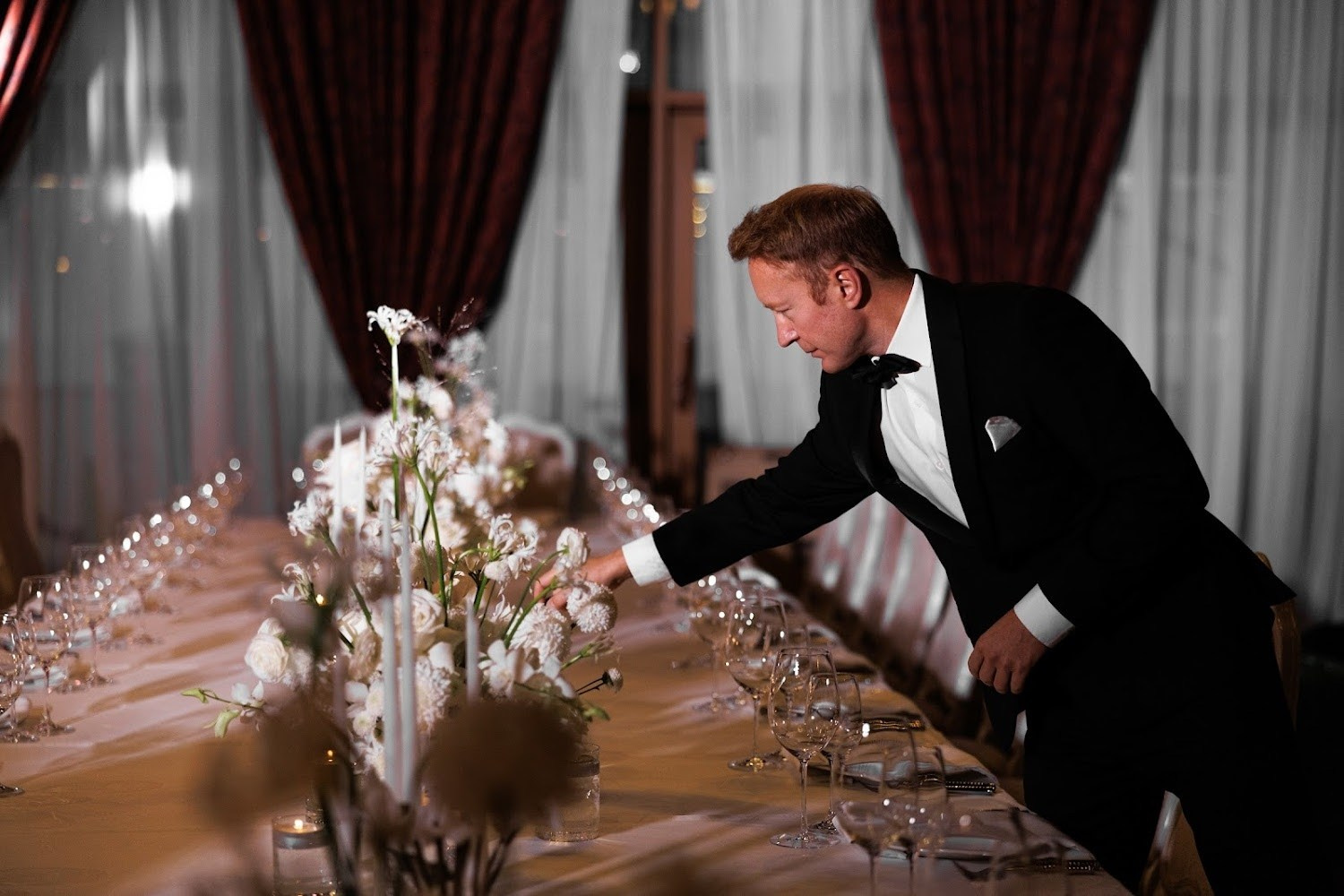 Ведущий Калашников. Подрядчики и друзья сети свадебных площадок House for wedding