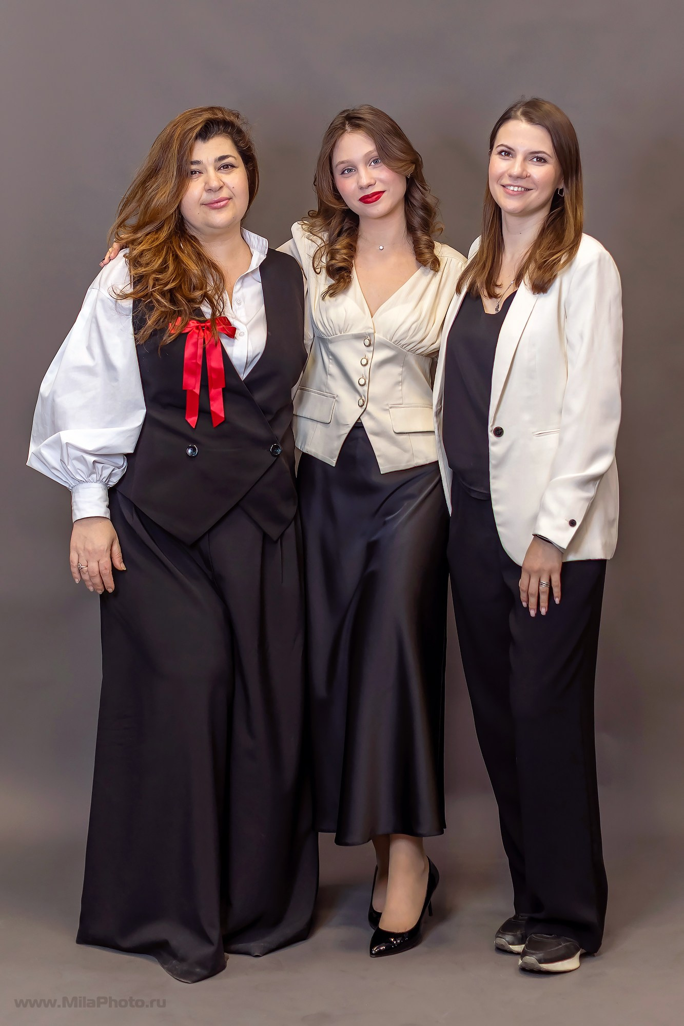 Галерея съемок в студиях. Фотограф и видеограф Москва. Свадебный фотограф, видеограф. Выпускные альбомы. Оживающие альбомы