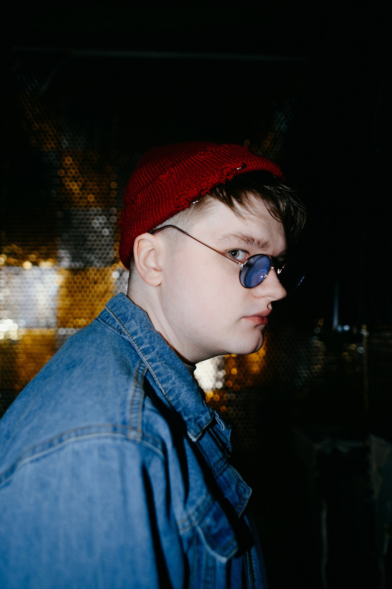 Мужской портрет в интерьере заброшенного здания, Тюмень, эстетика андеграунда