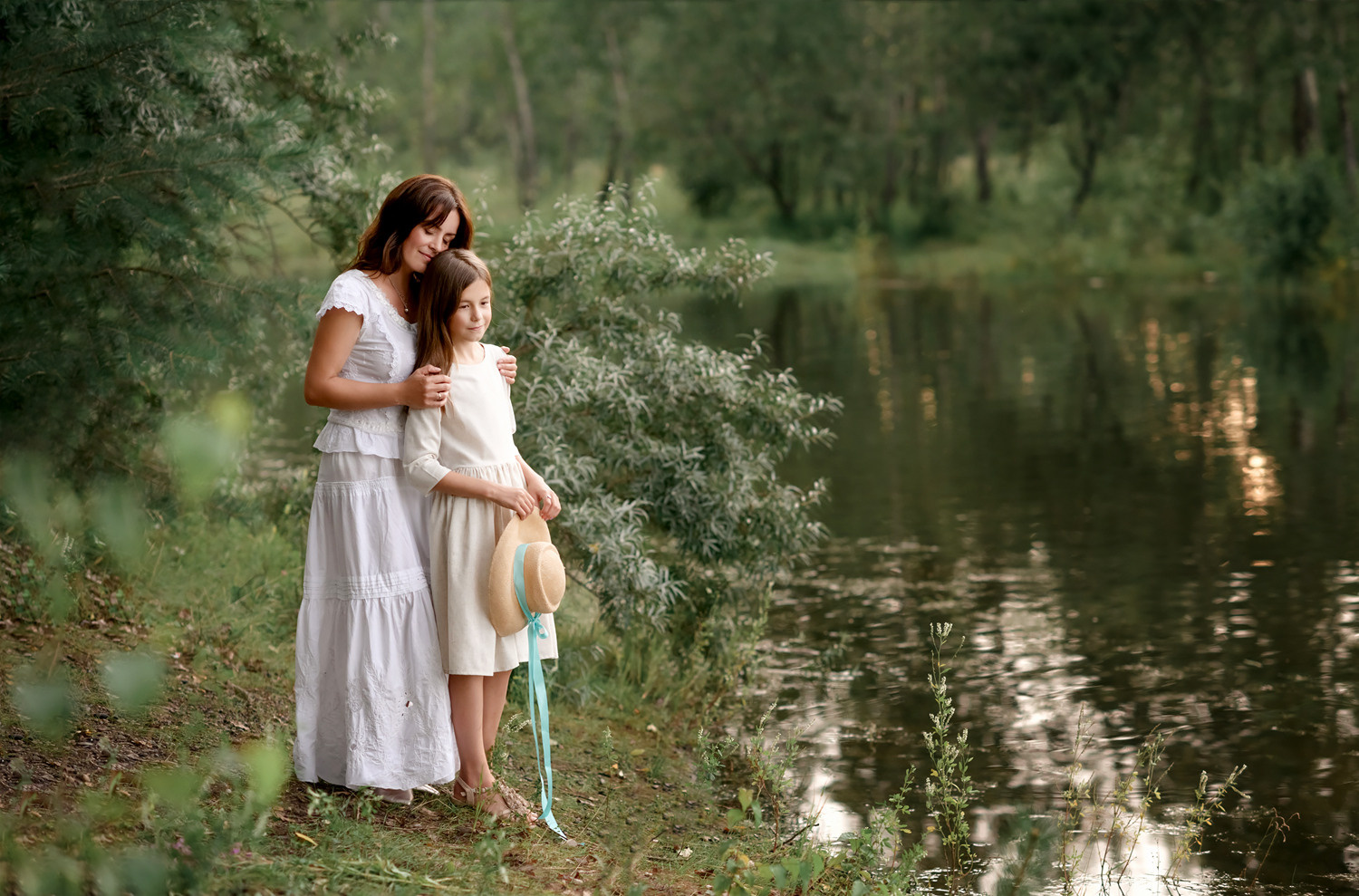 Семейная фотосъёмка мама и дочь в Красноярске. Вечерняя летняя фотопрогулка.