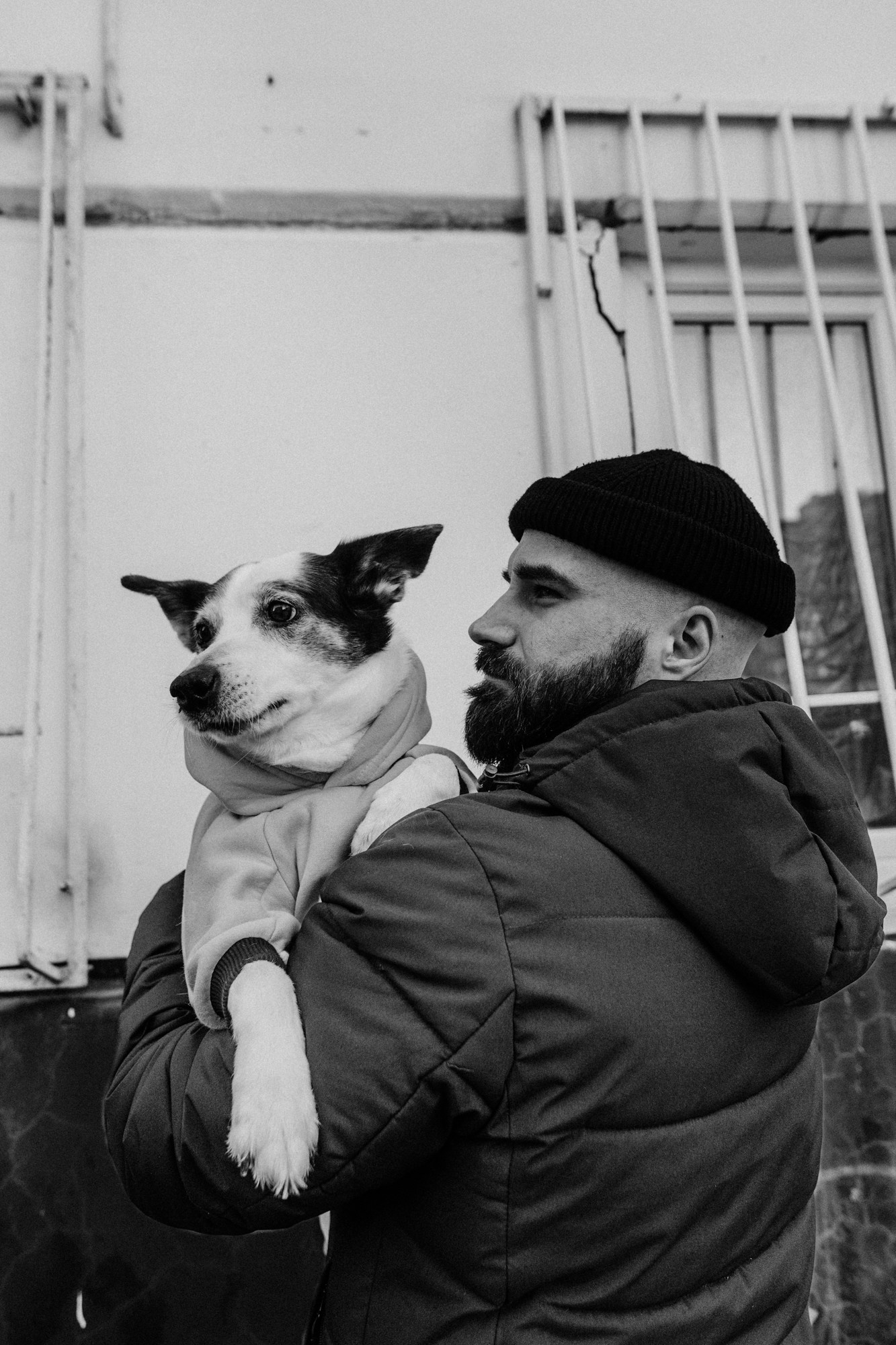 Мужская фотосессия с собакой в Тюмени — Саша и Тони. Фотограф Дарья Мустафина, Тюмень