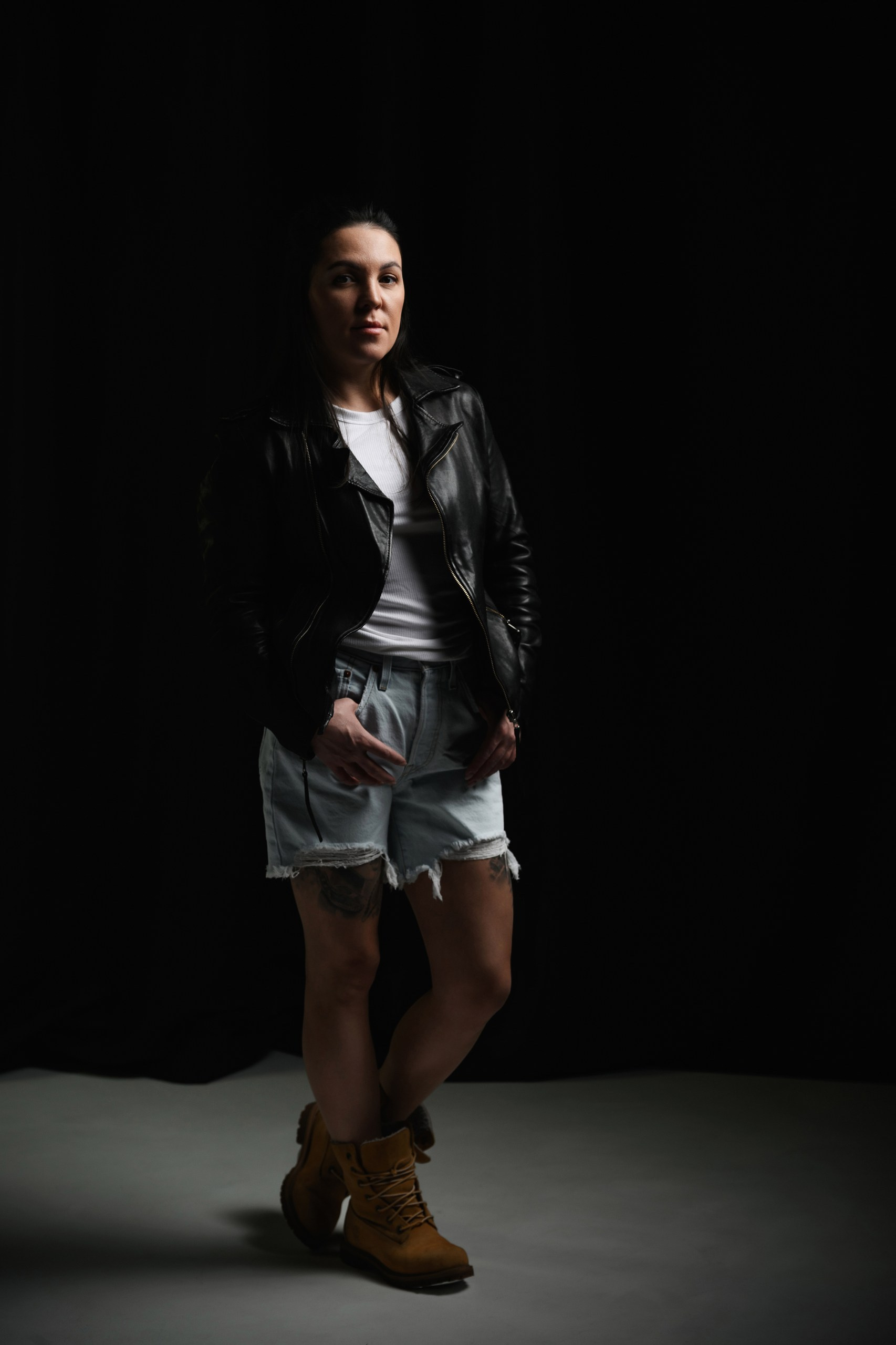 Фотосъемка семейной пары в Петропавловске-Камчатском, Парная фотосессия в студии в Петропавловске-Камчатском, Семейный портрет для влюбленных в Петропавловске-Камчатском, Интимная фотосессия пары в студии в Петропавловске-Камчатском, Фотосессия для двоих цена в Петропавловске-Камчатском.