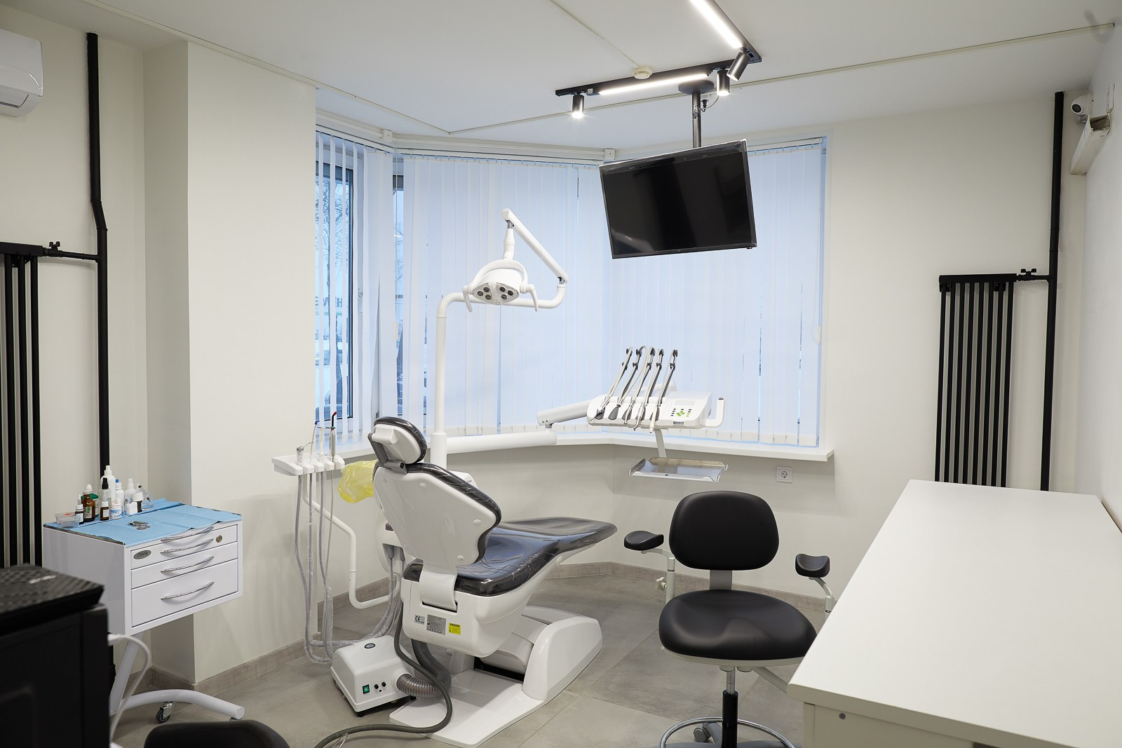 Деловая фотосъемка, предметная, студийный портрет. Рекламная фотосессия. ФОТОуслуги для бизнеса, имиджевая фото-видео съемка. Фотограф, фотопроекты Михаила Семенова в Ярославле. Фотошкола