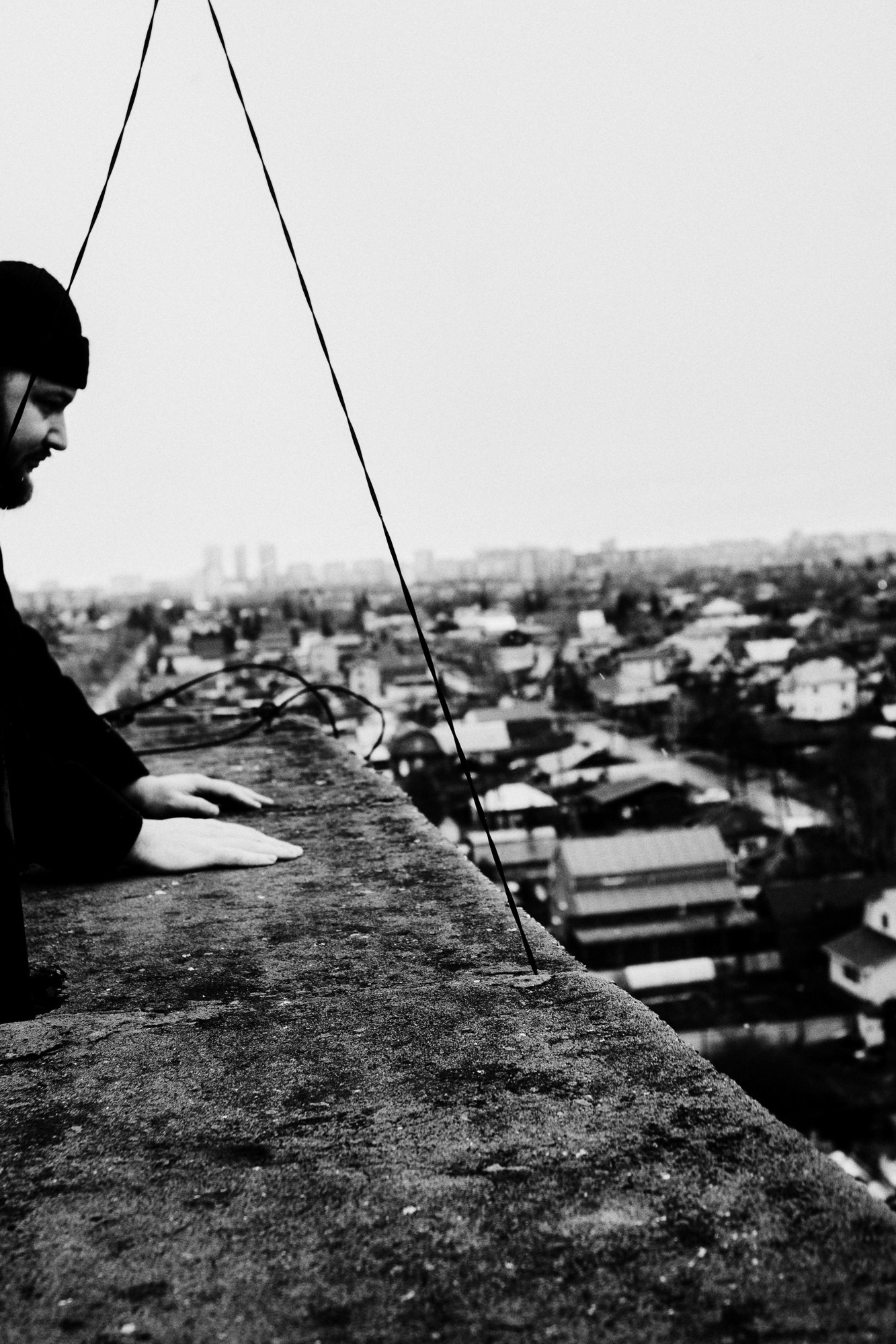 Мужской портрет на крыше в Тюмени Дарья Мустафина. Портретный фотограф Тюмень Дарья Мустафина