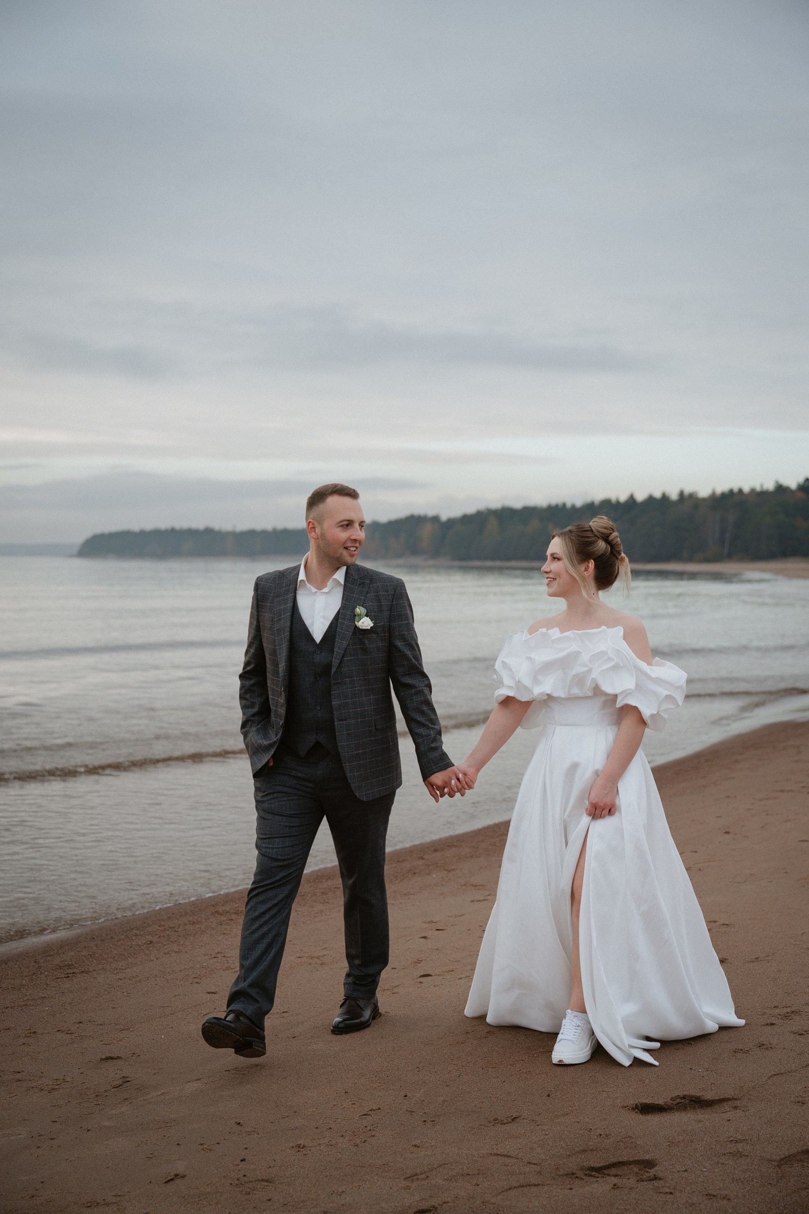 свадебная фотосессия на берегу Финского залива