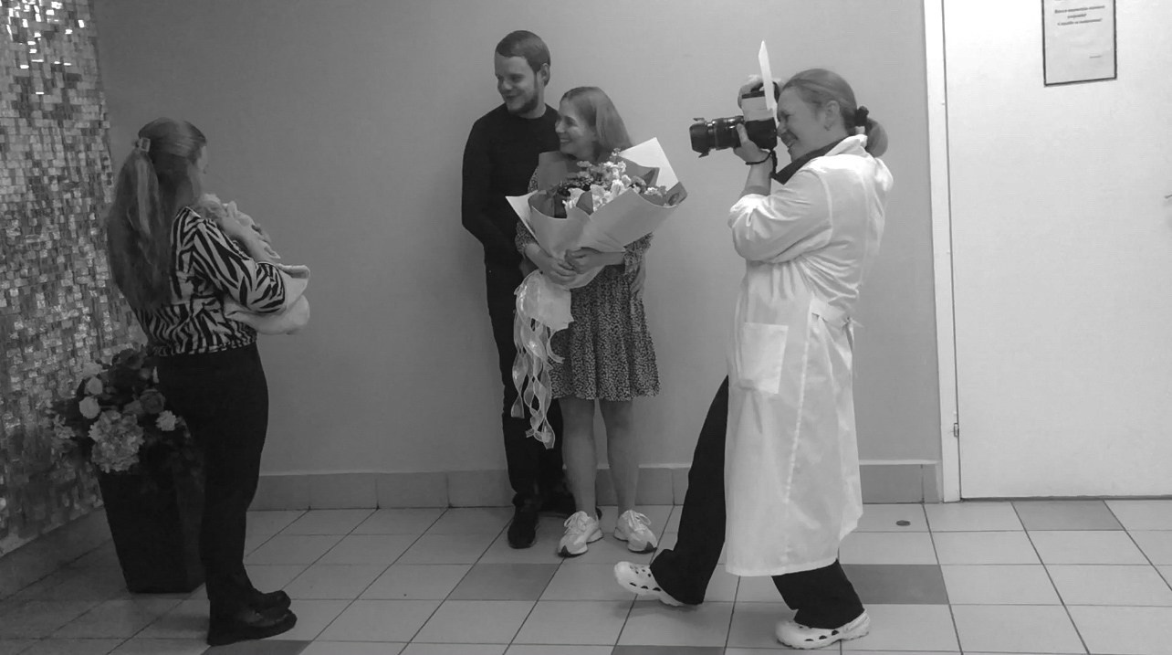 Фотосъемка выписки из роддома в Москве, заказать фотографа на выписку