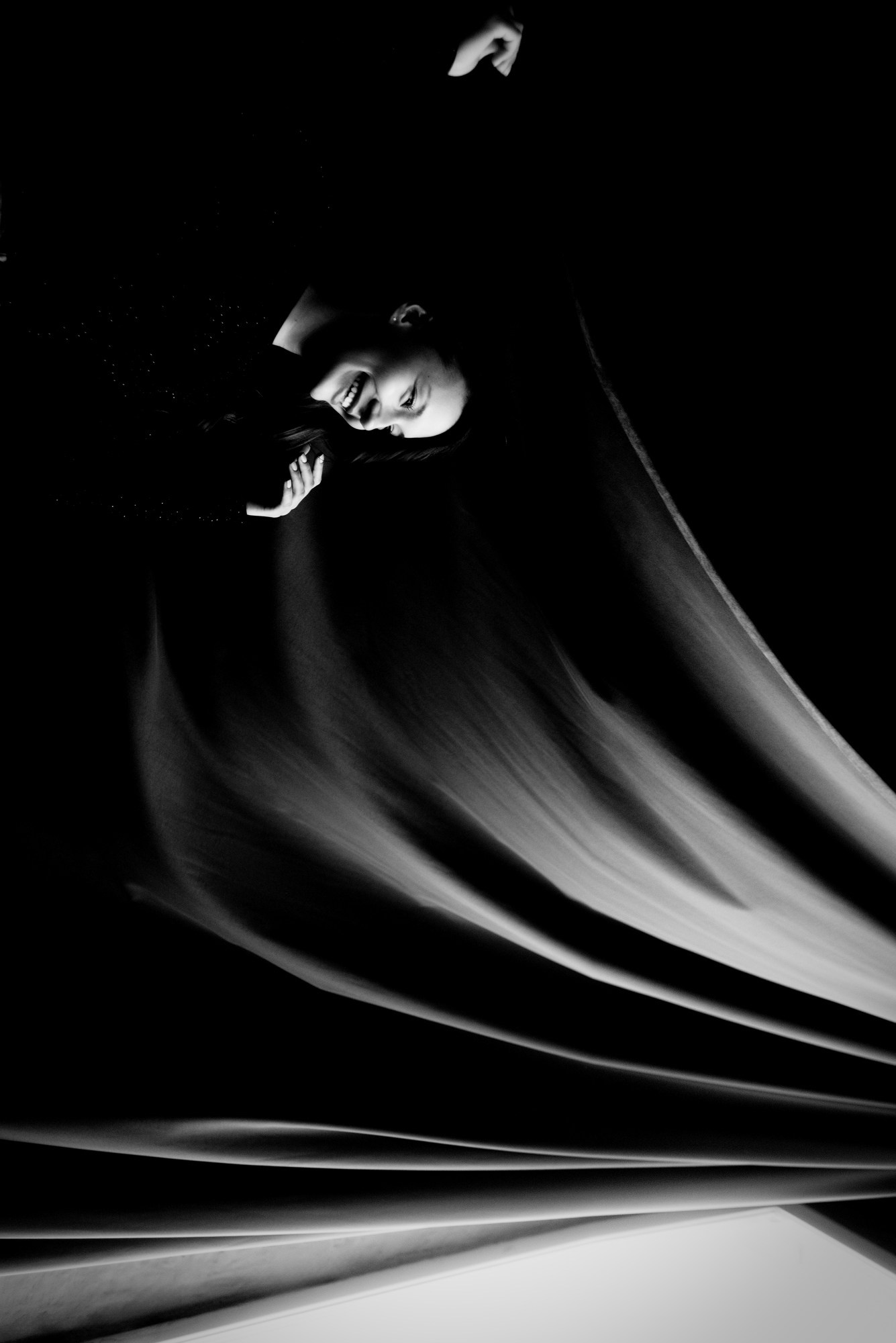 Детали интерьера, минимализм и естественный свет в лофте