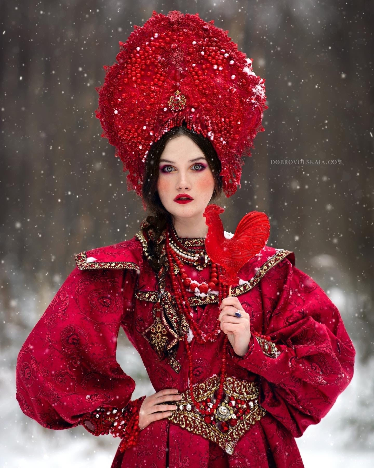 Красная девица. Русские народные костюмы в Москве